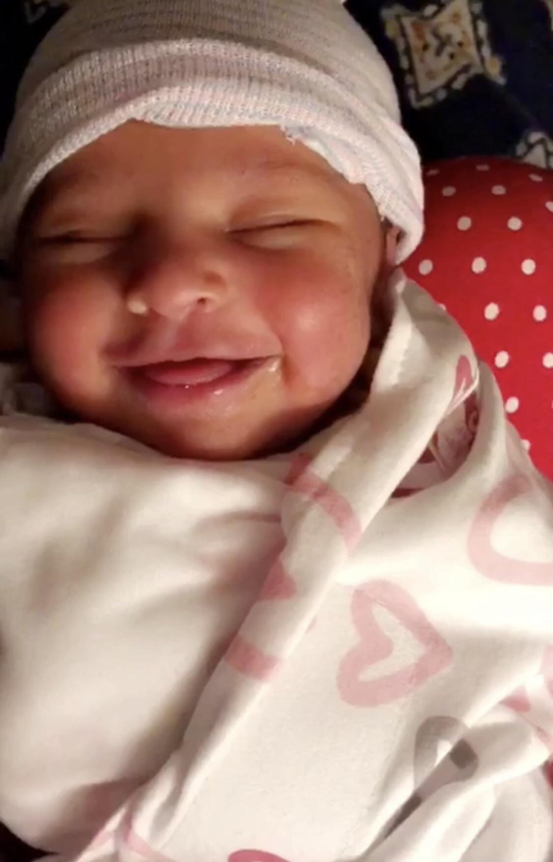 My baby girl at week 1 after breastfeeding ♥️. We are one month old today MA r/breastfeeding