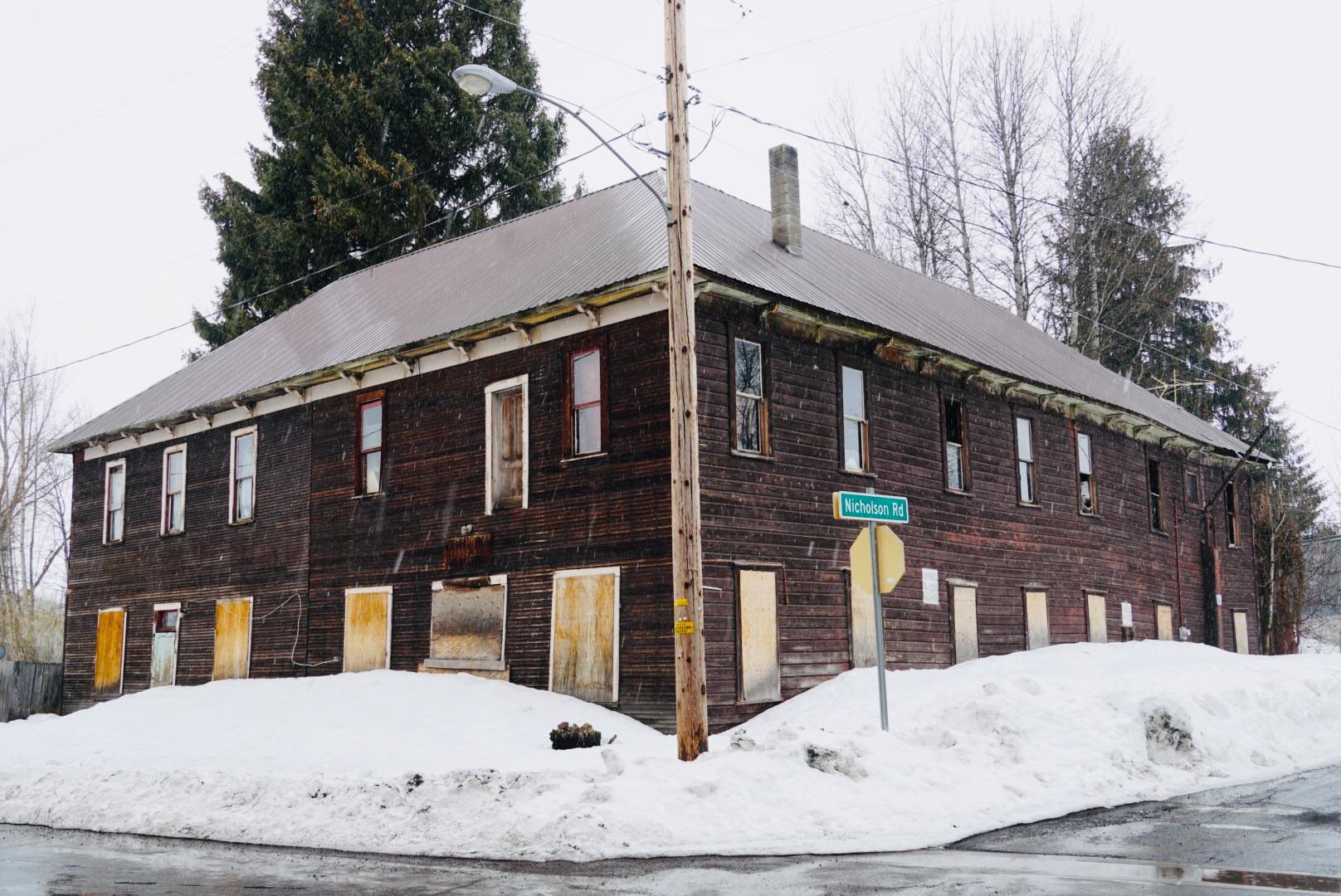 Old hotel, Fort Klamath Oregon. r/AbandonedPorn