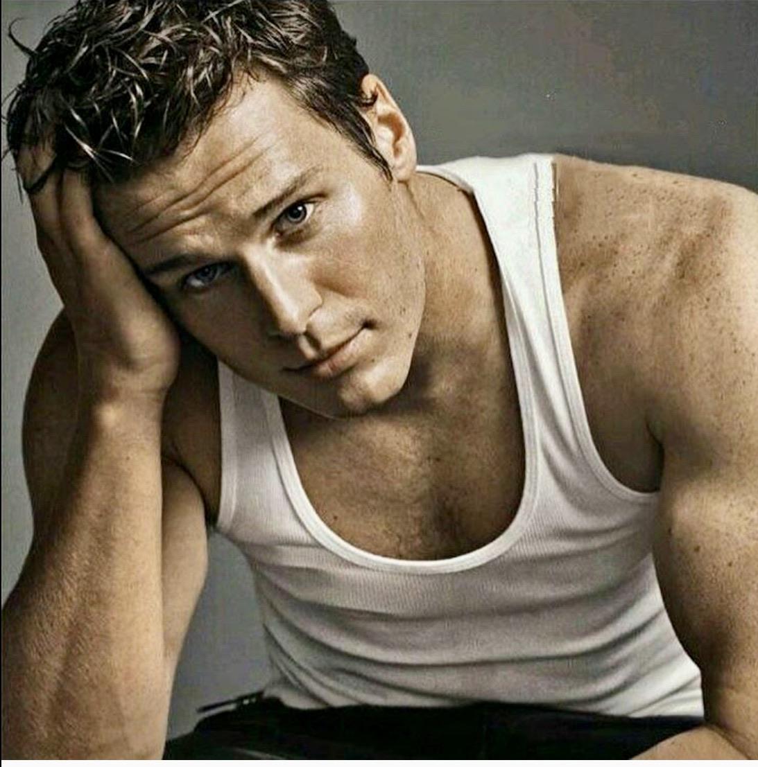 American singer and actor Jonathan Groff : LadyBoners