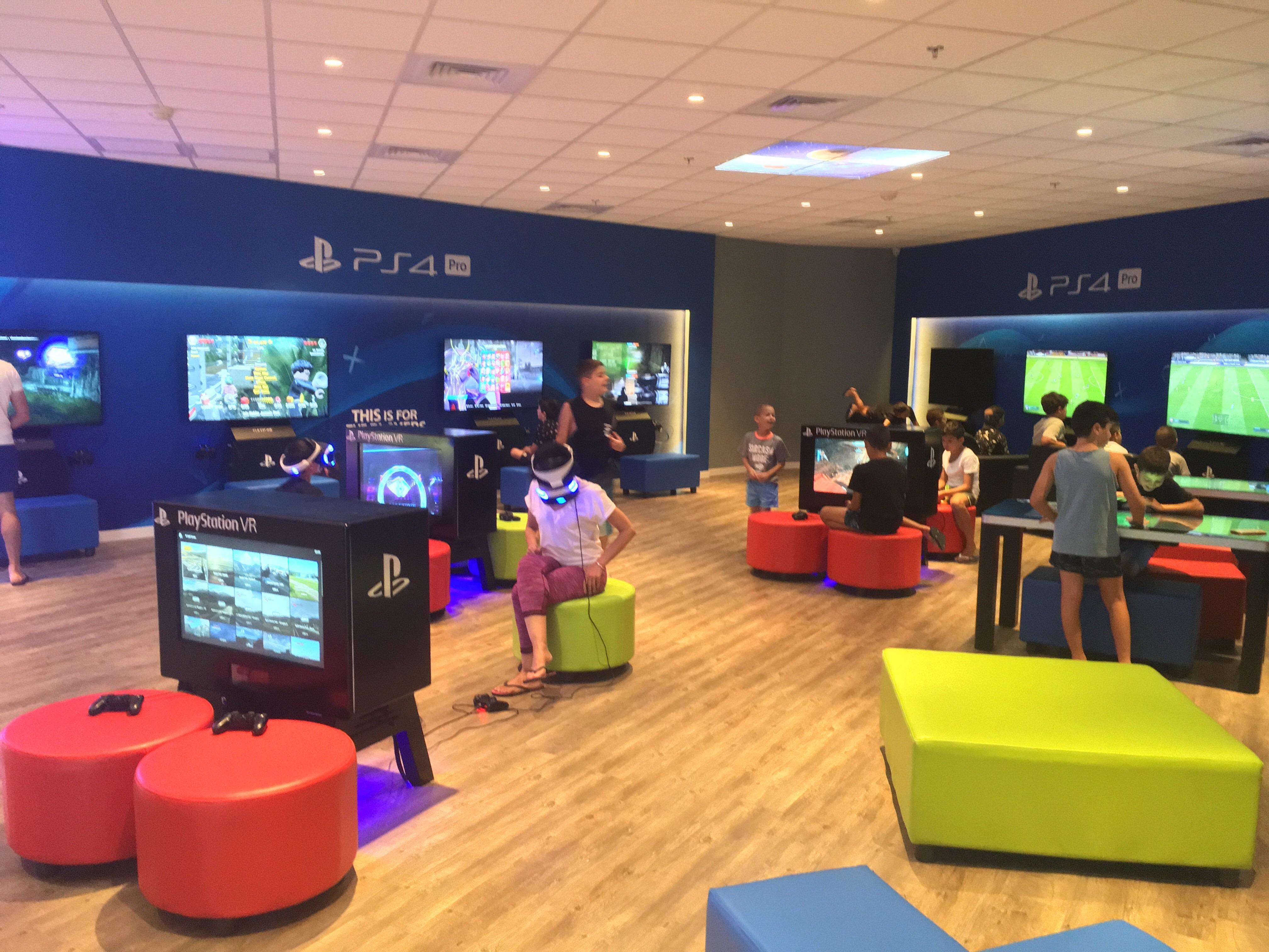 My hotel room has a playroom with PS4 & PSVR in it [image] r/PS4