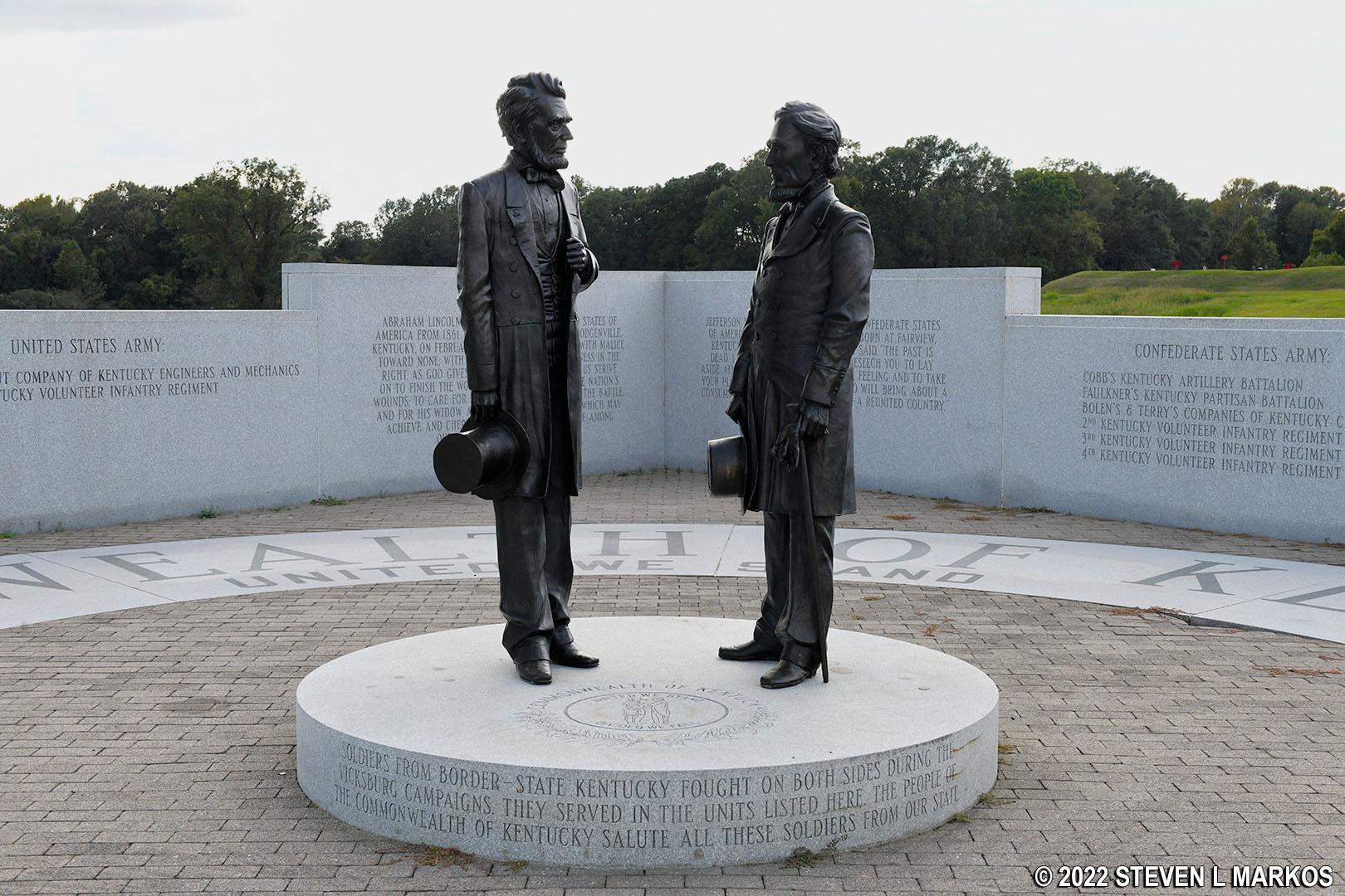 Statues of President Abraham Lincoln and President Jefferson Davis