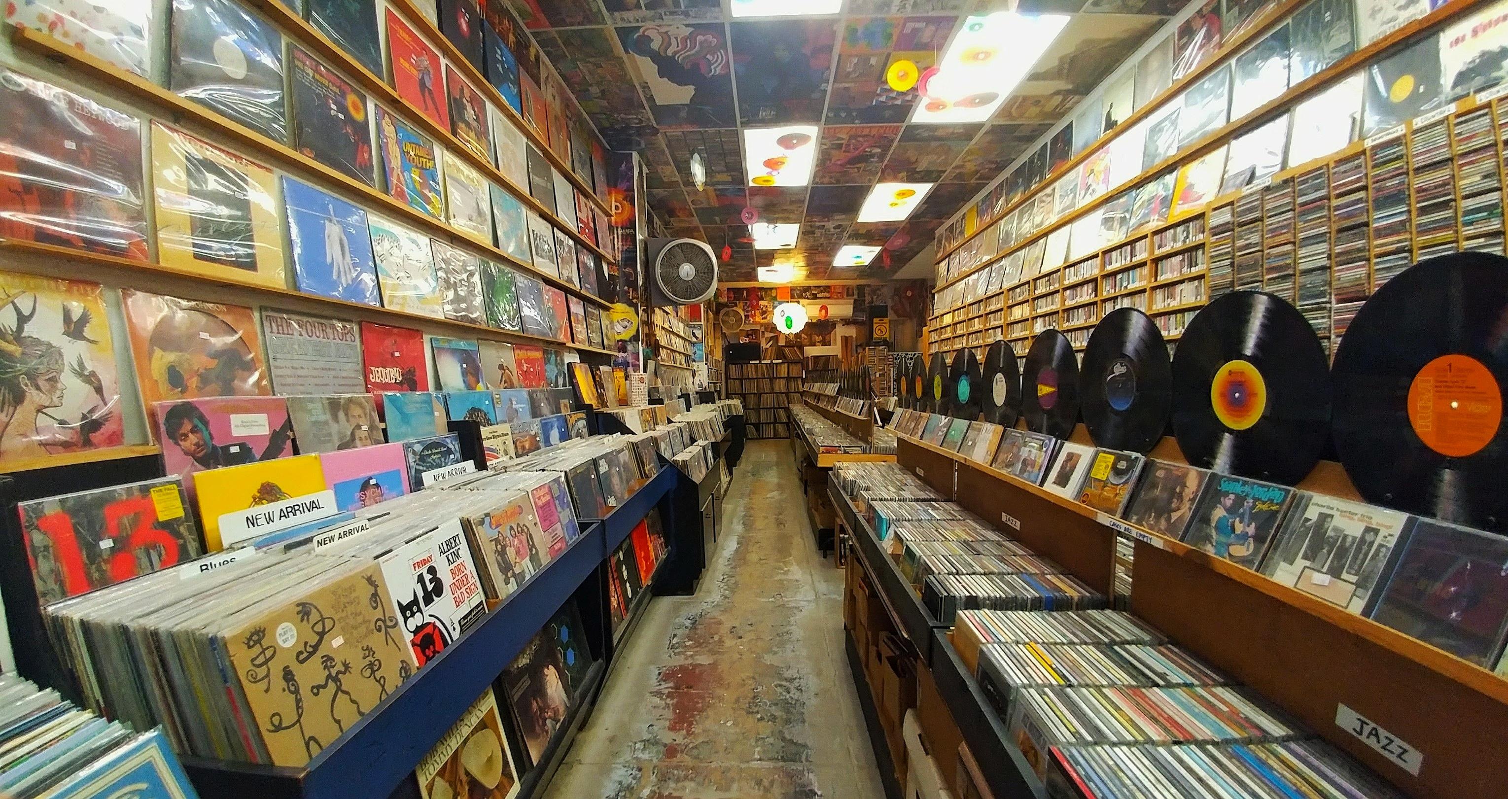 Cow Records in Ocean Beach, San Diego! Such a cool little store! r/vinyl