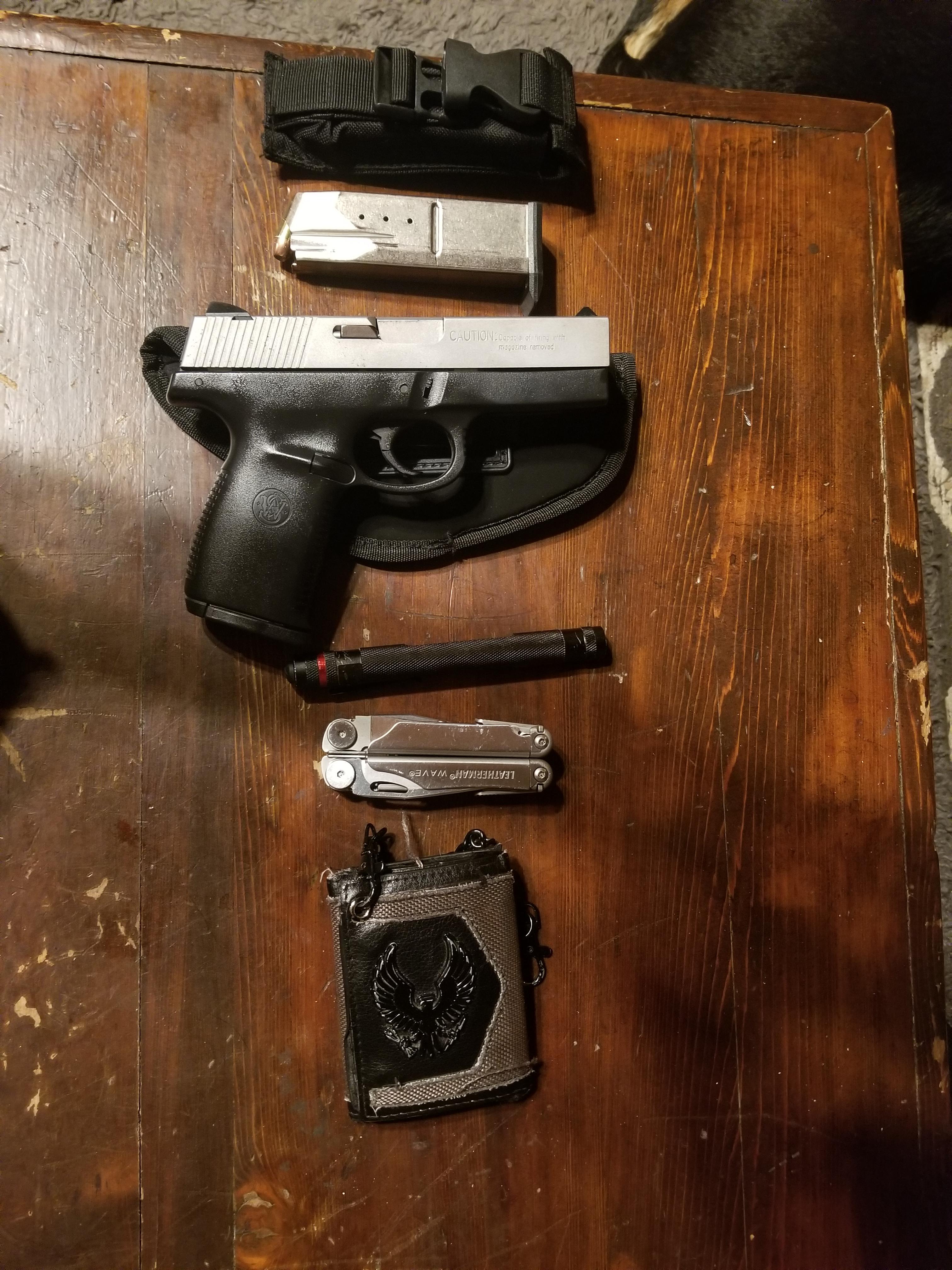 Everyday carry for a wisconsinite r/EDC