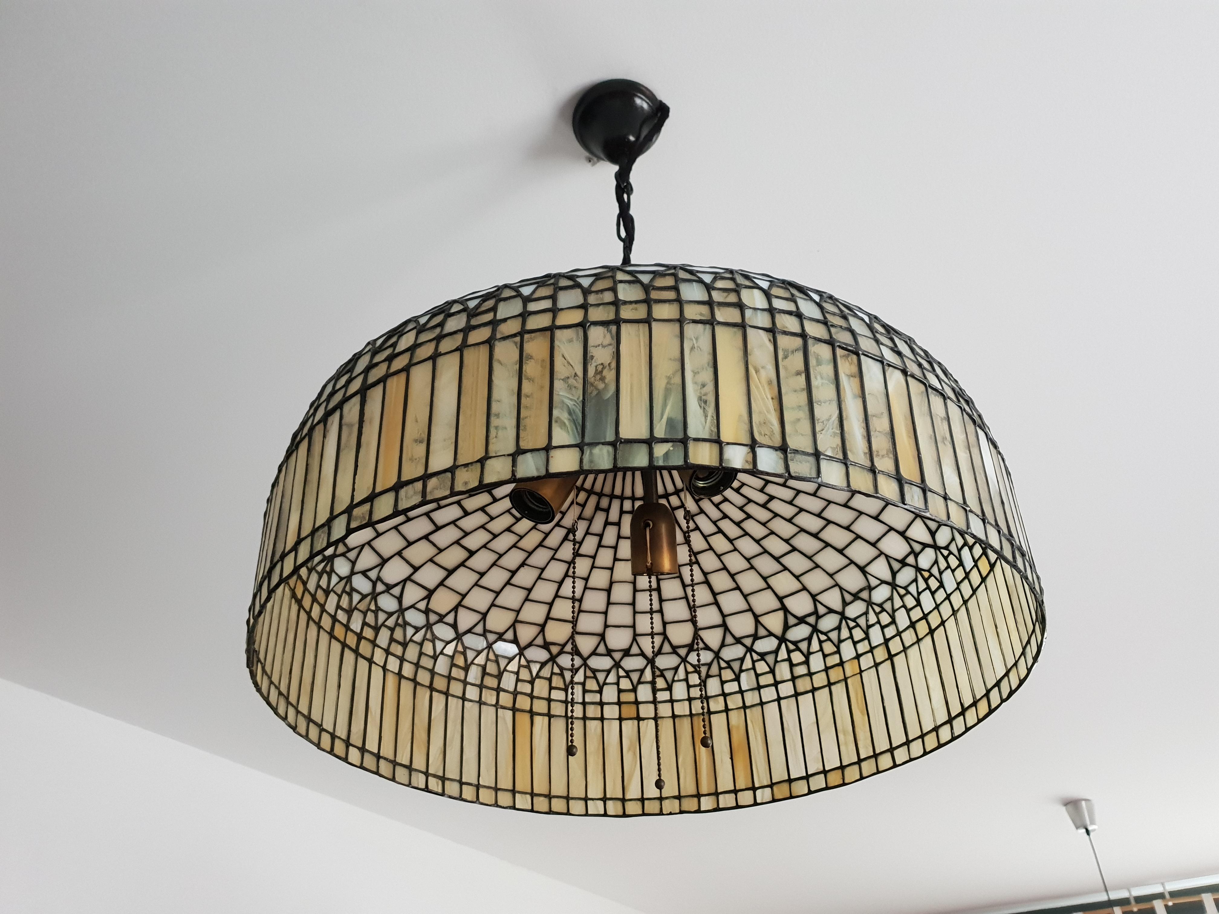 We'd like to know the origin of this chandelier. More info in comments