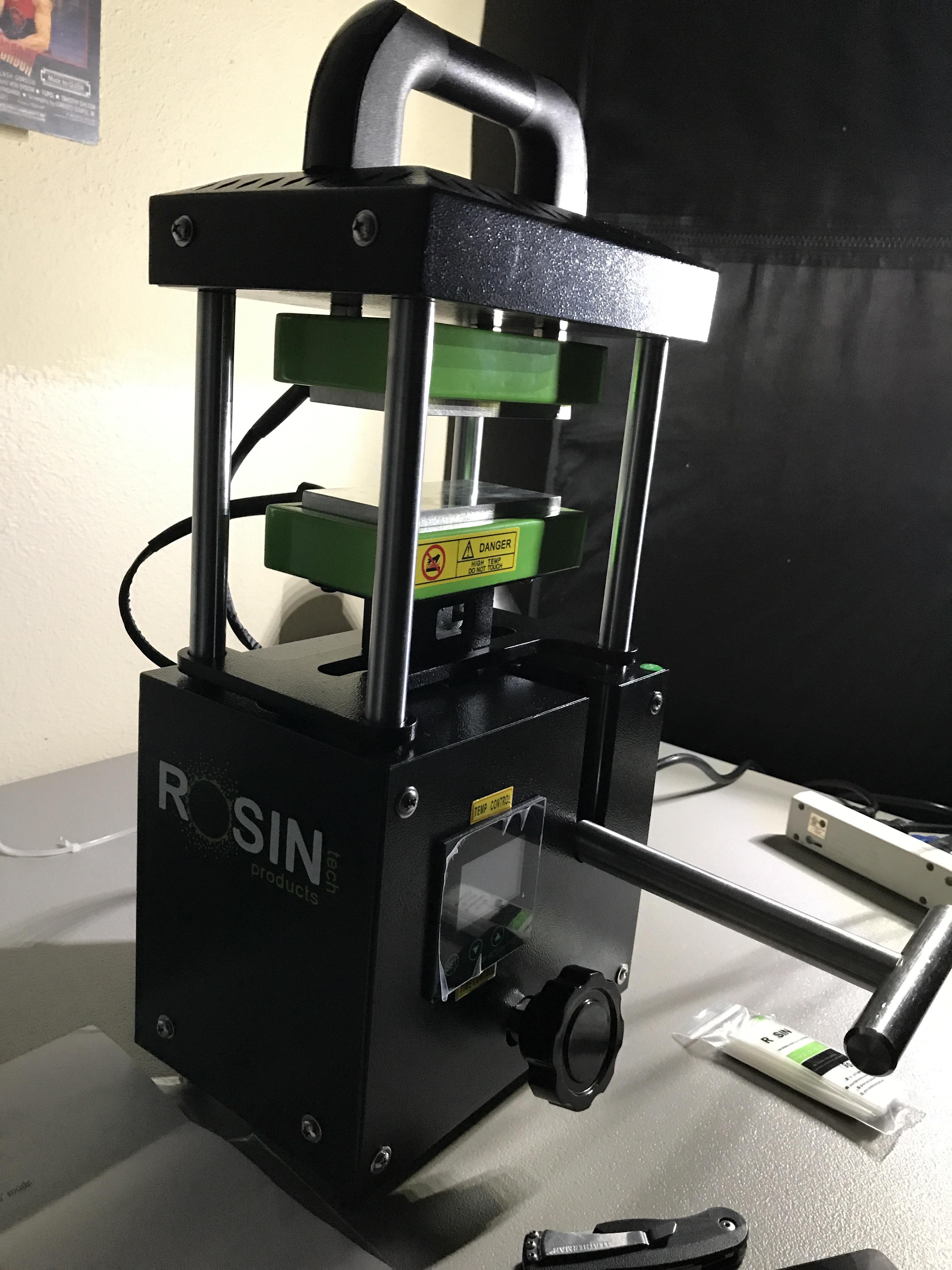 Finally splurged on a Rosin Press, RosinTech Smash. r/microgrowery