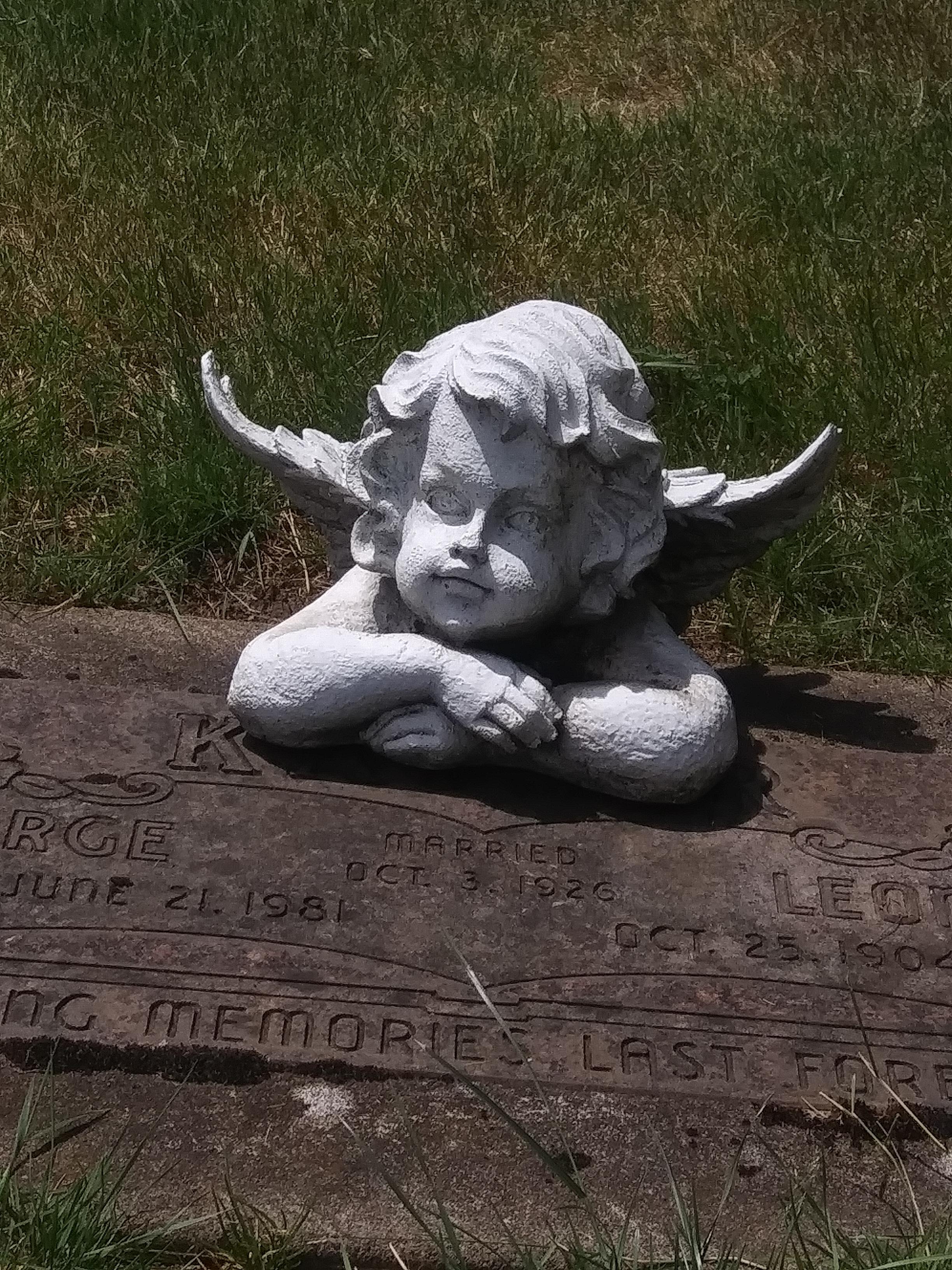Guardian of Angels Salem, Oregon r/CemeteryPorn