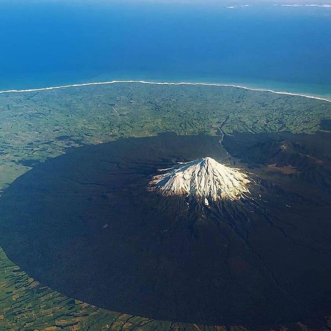 🔥 Mount Taranaki, New Zealand r/NatureIsFuckingLit