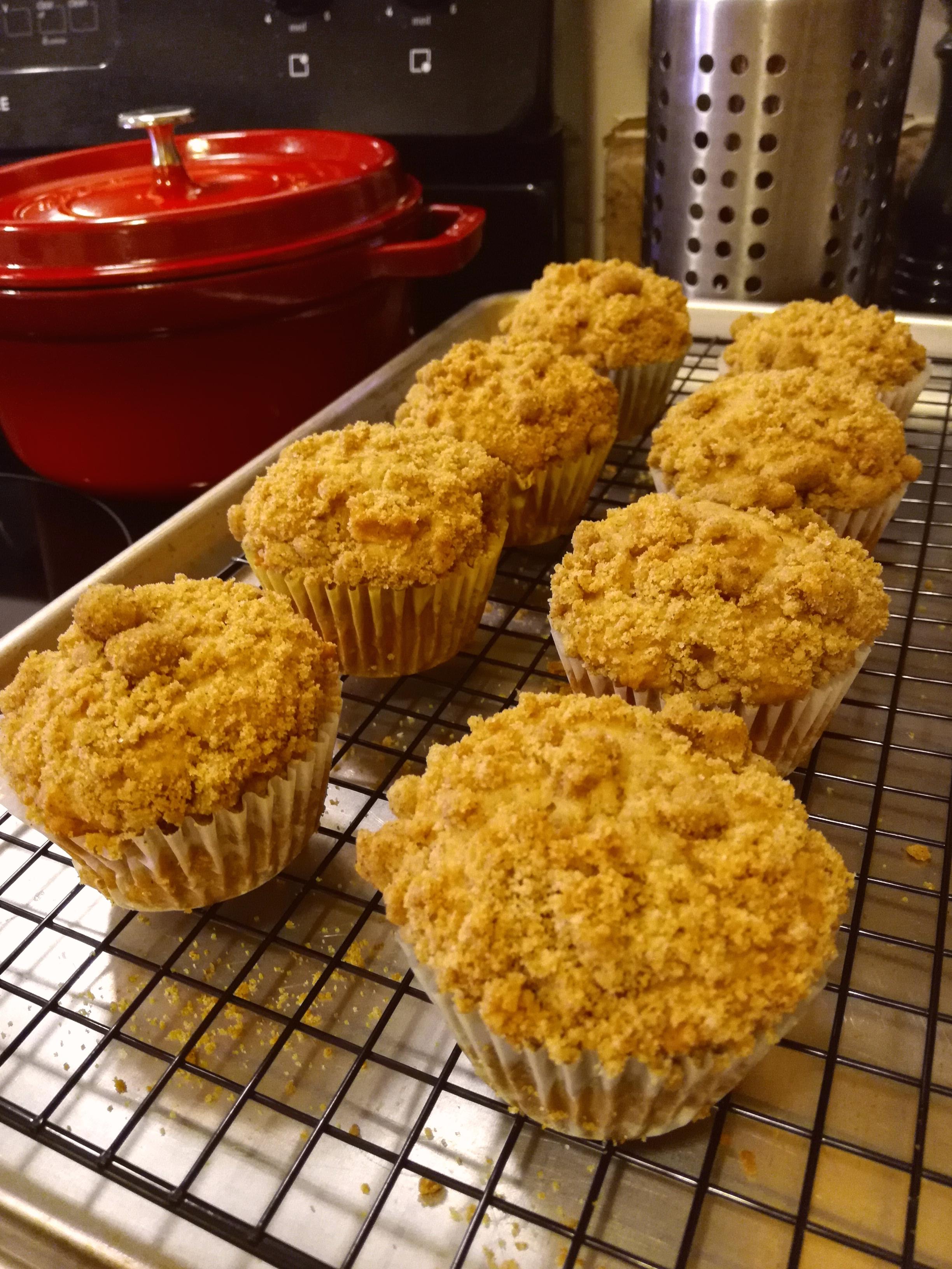 Apple cinnamon muffins with crumb topping r/BakingNoobs