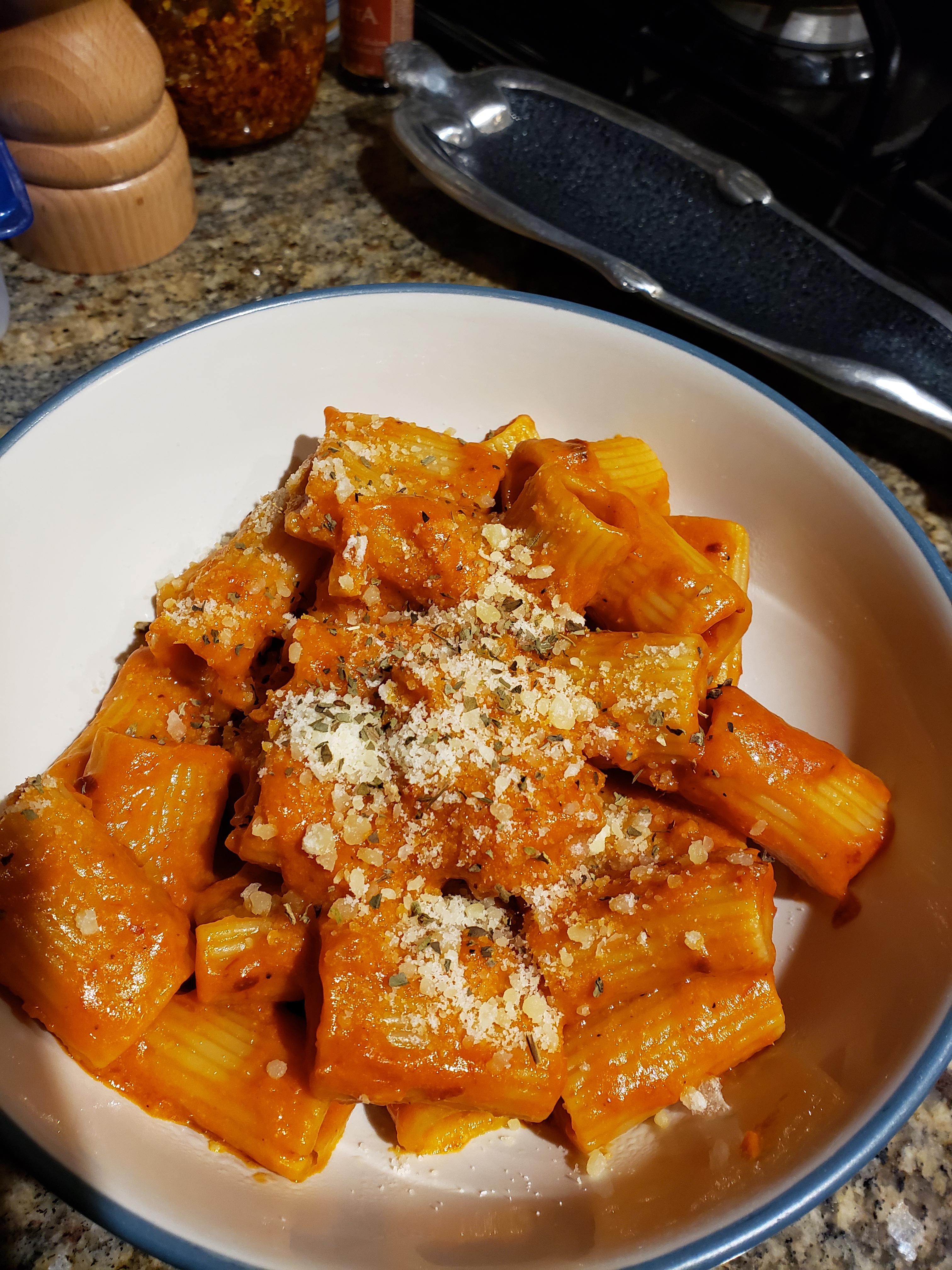 [Homemade] Gigi Hadid's spicy pasta alla vodka r/food