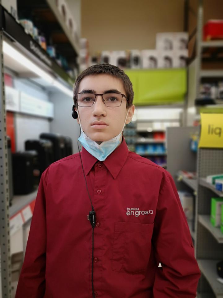 dedicated to sell the "plan de protection" r/Staples