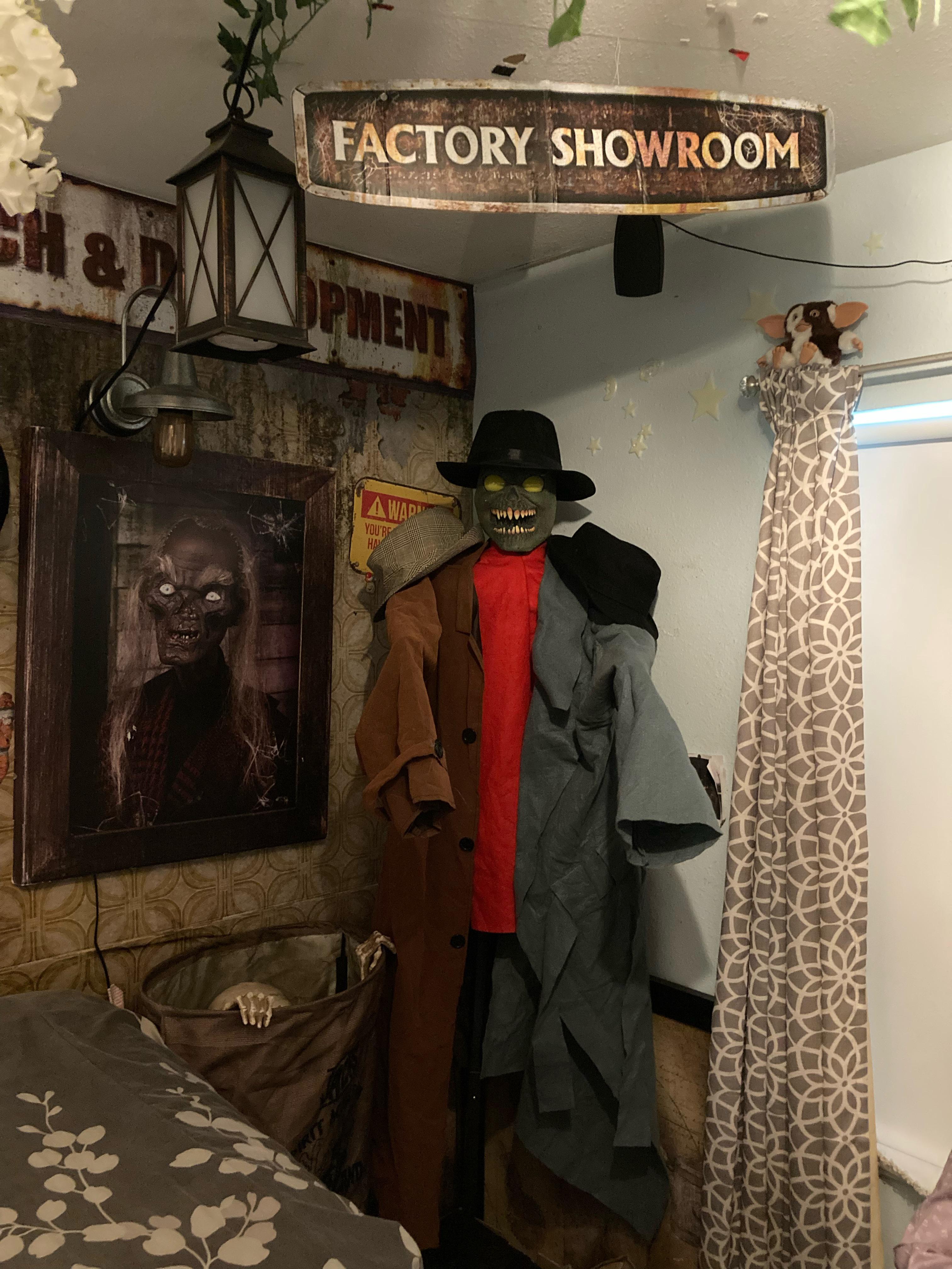 A few days ago I managed to score a Coat Rack Monster from 2014. r