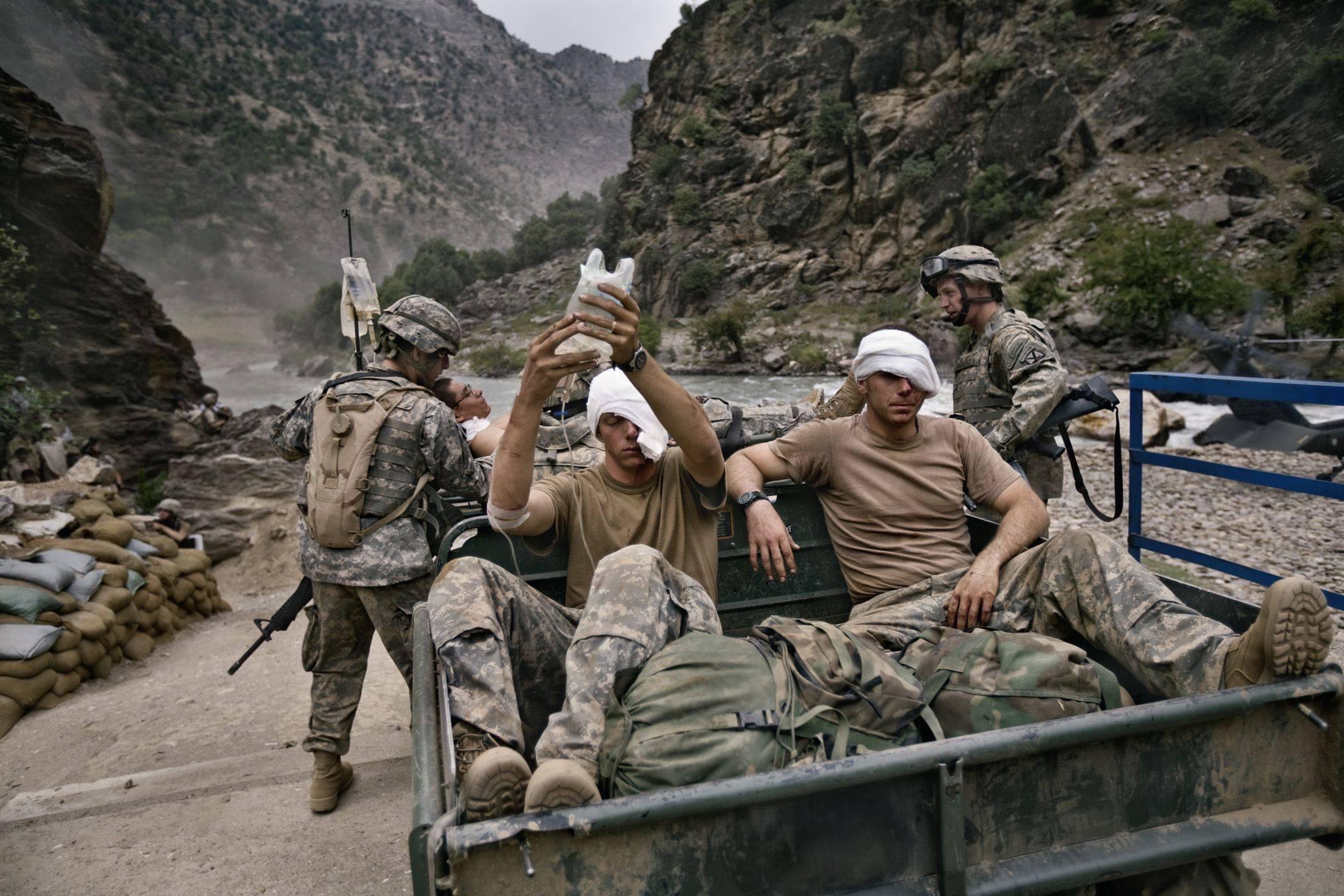 3 wounded US Soldiers in Afghanistan being worked on in 2006 [2048x1365