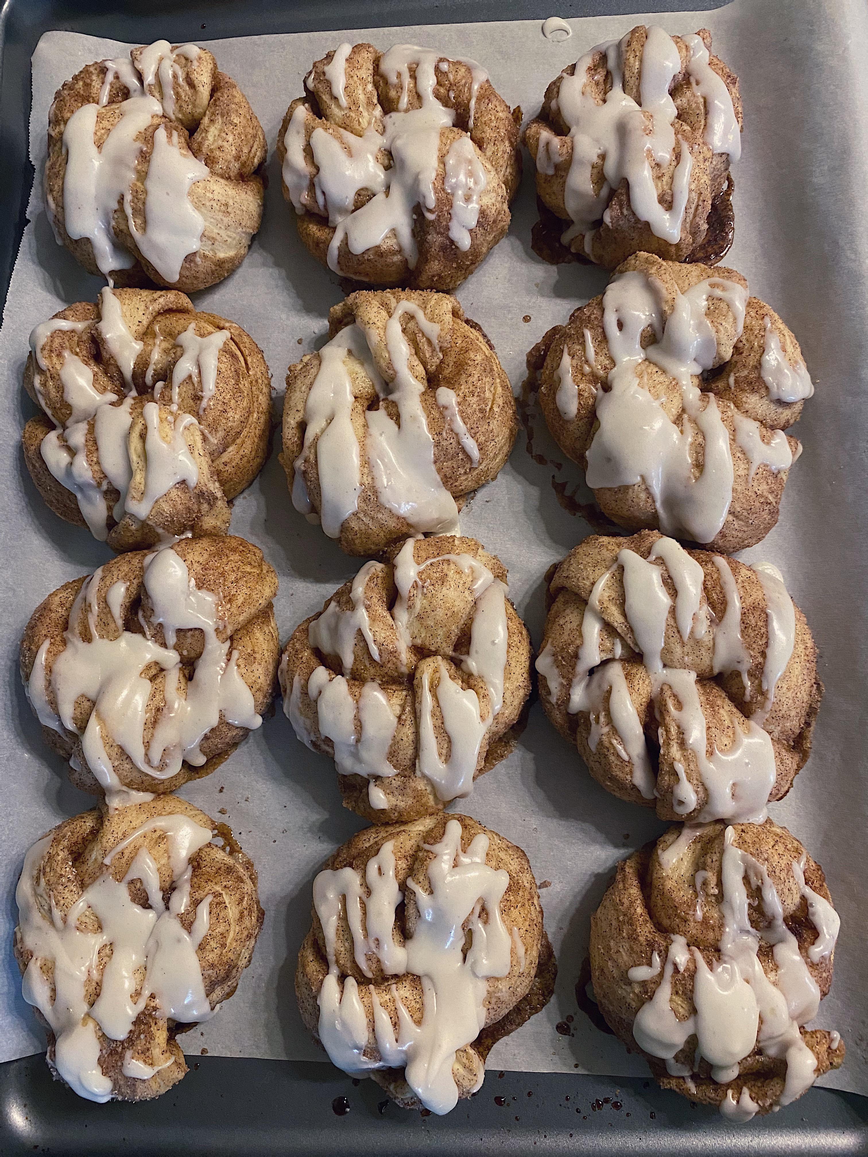 Cinnamon sugar knots with a simple glaze!! r/Baking