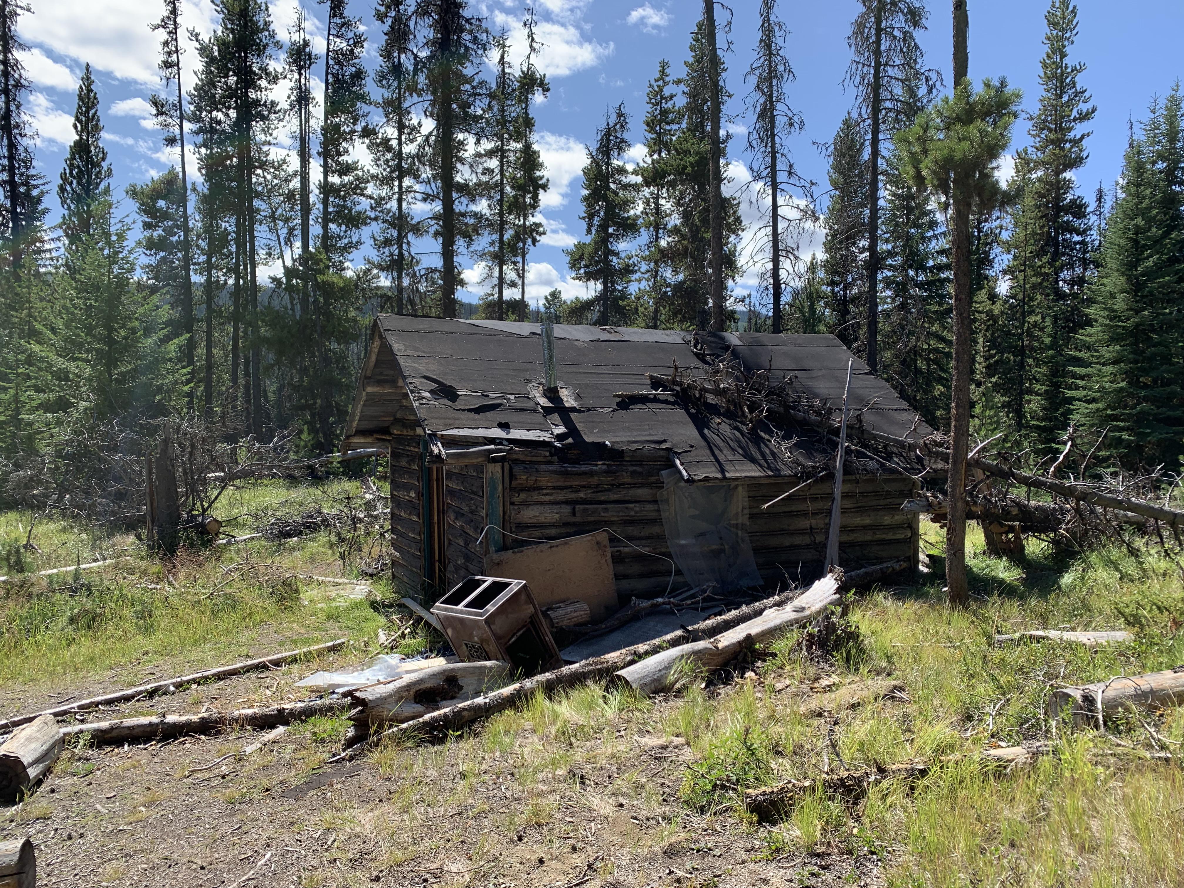 Abandoned cabin outside Peachland, BC Canada. r/AbandonedPorn