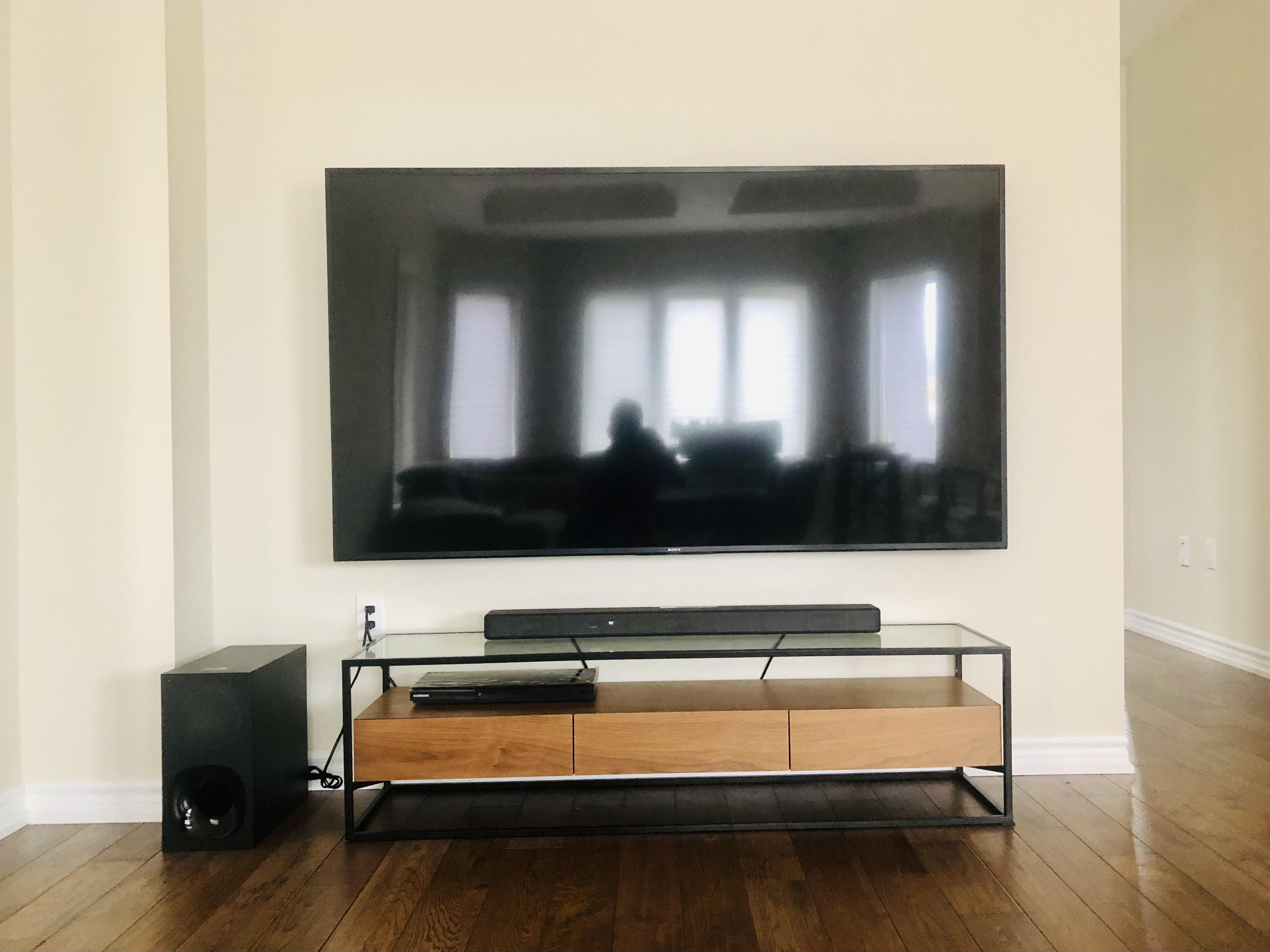 My two weeks old Bravia and Sony sound bar GT700 finally mounted