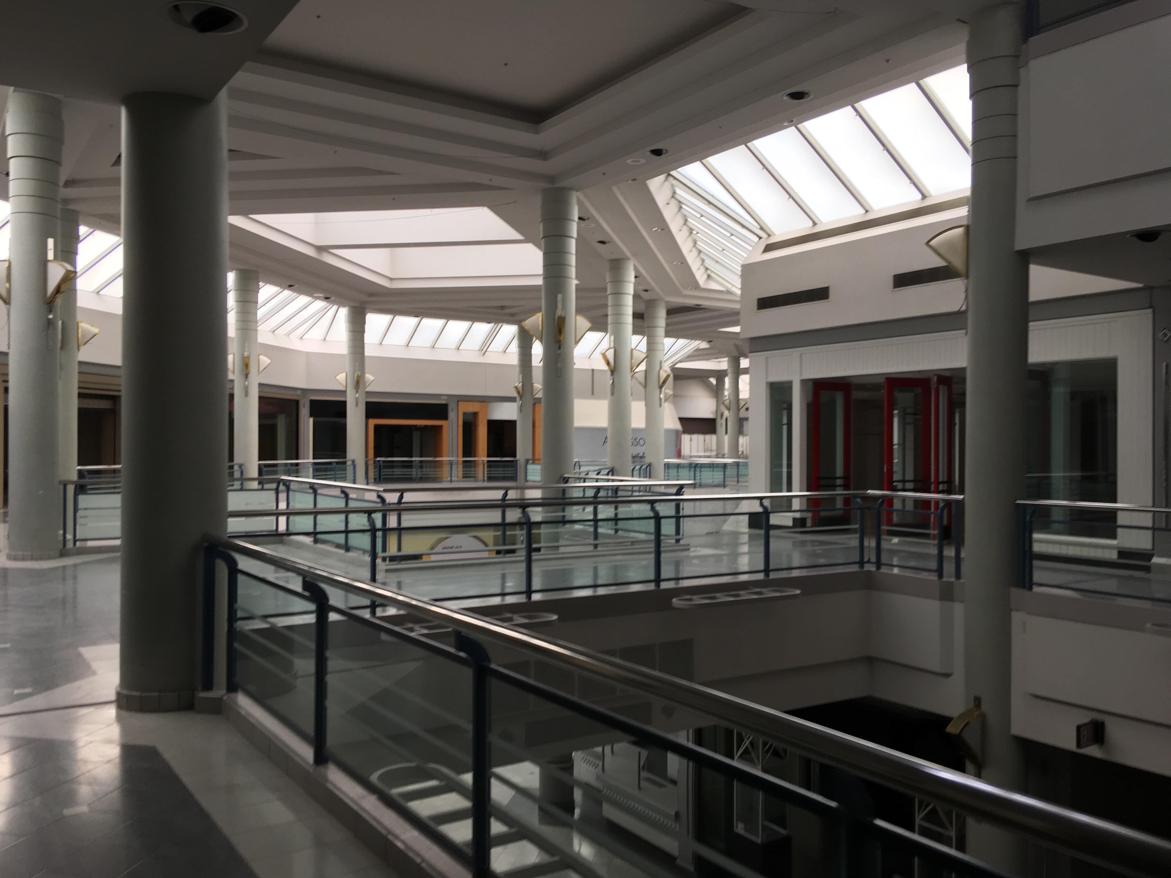 Back rooms Mall edition r/TheBackrooms