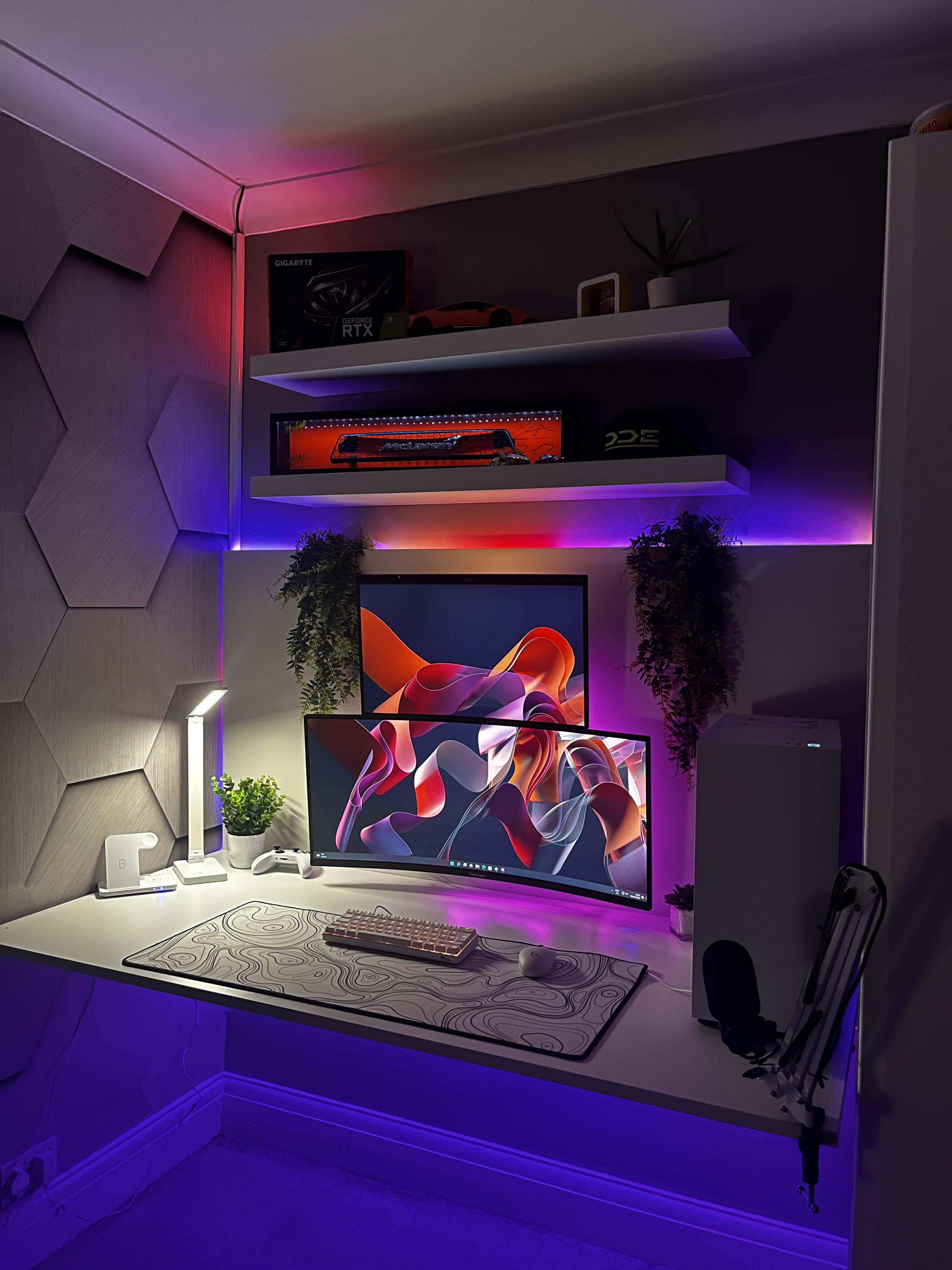 My floating desk made with 2 Ikea Trotten 160x80cm r/ikeahacks