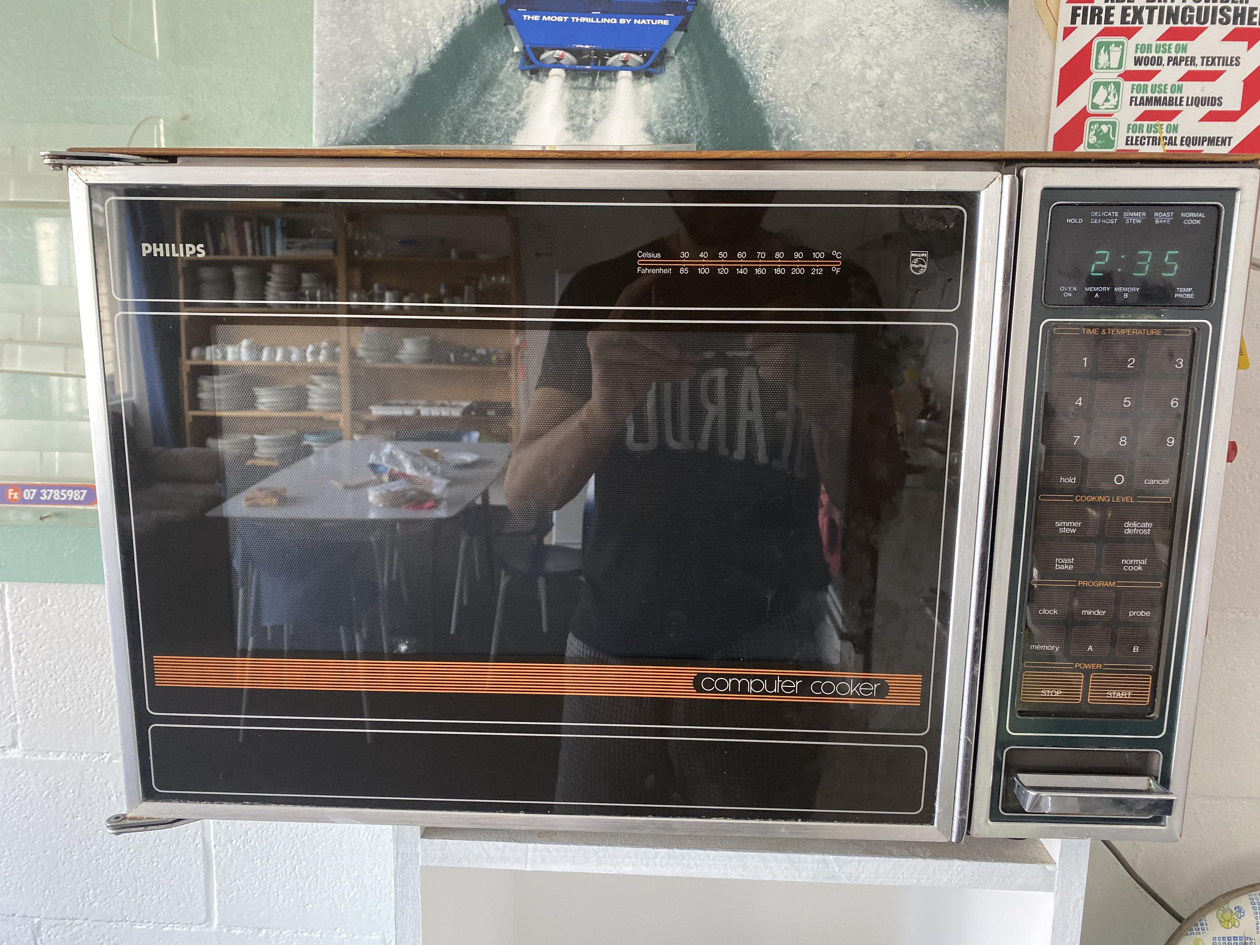 An average NZ microwave oven. (Taupo) r/AveragePicsOfNZ