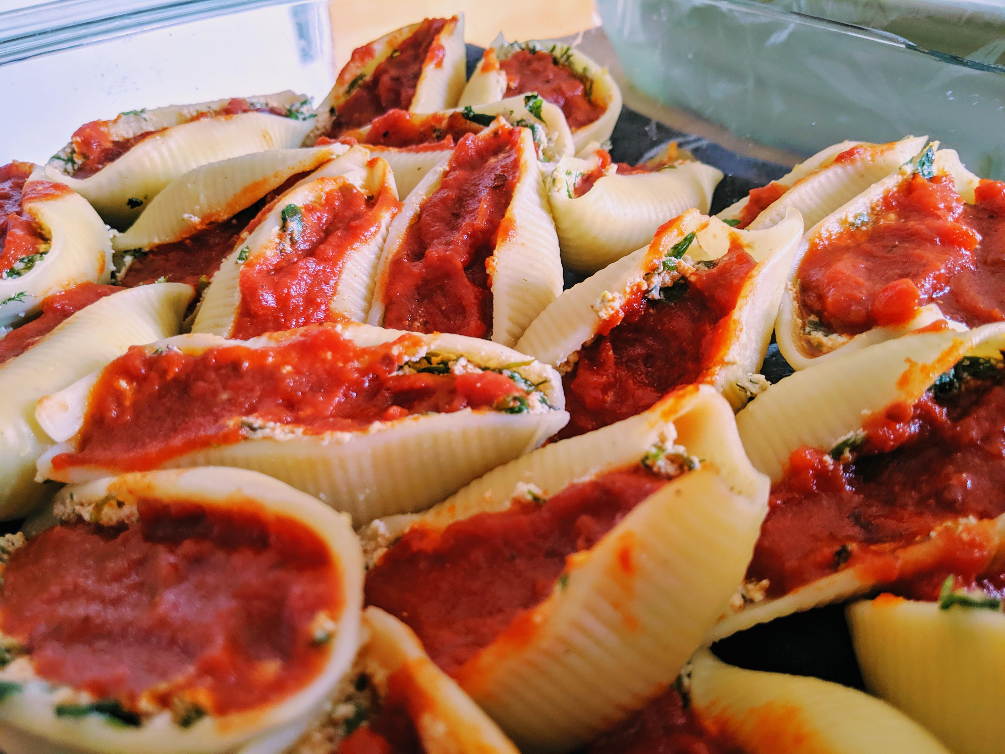 Jumbo pasta shells stuffed with "ricotta" and greens r/veganrecipes