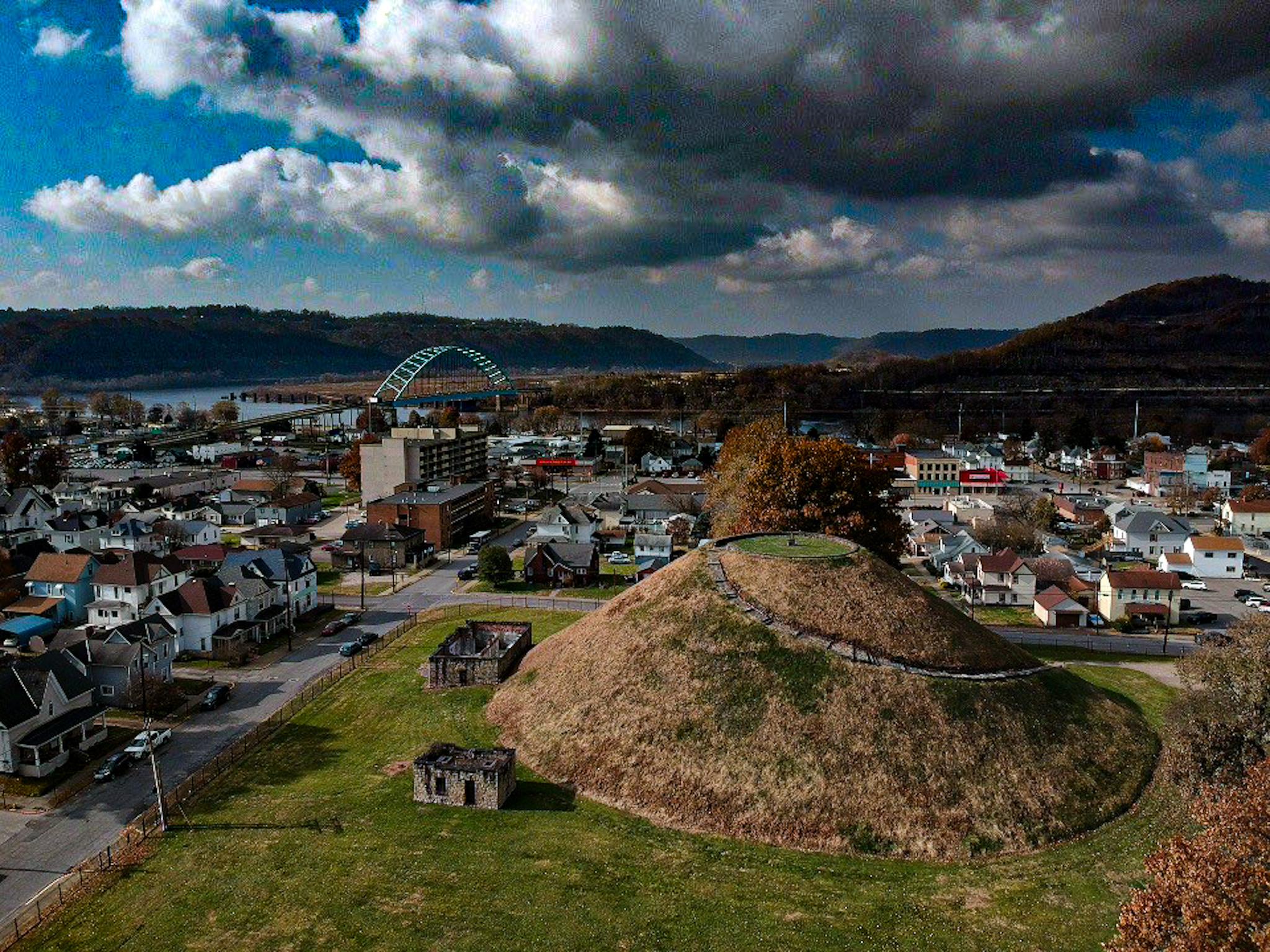 Moundsville wv, Indian burial mound! r/CityPorn