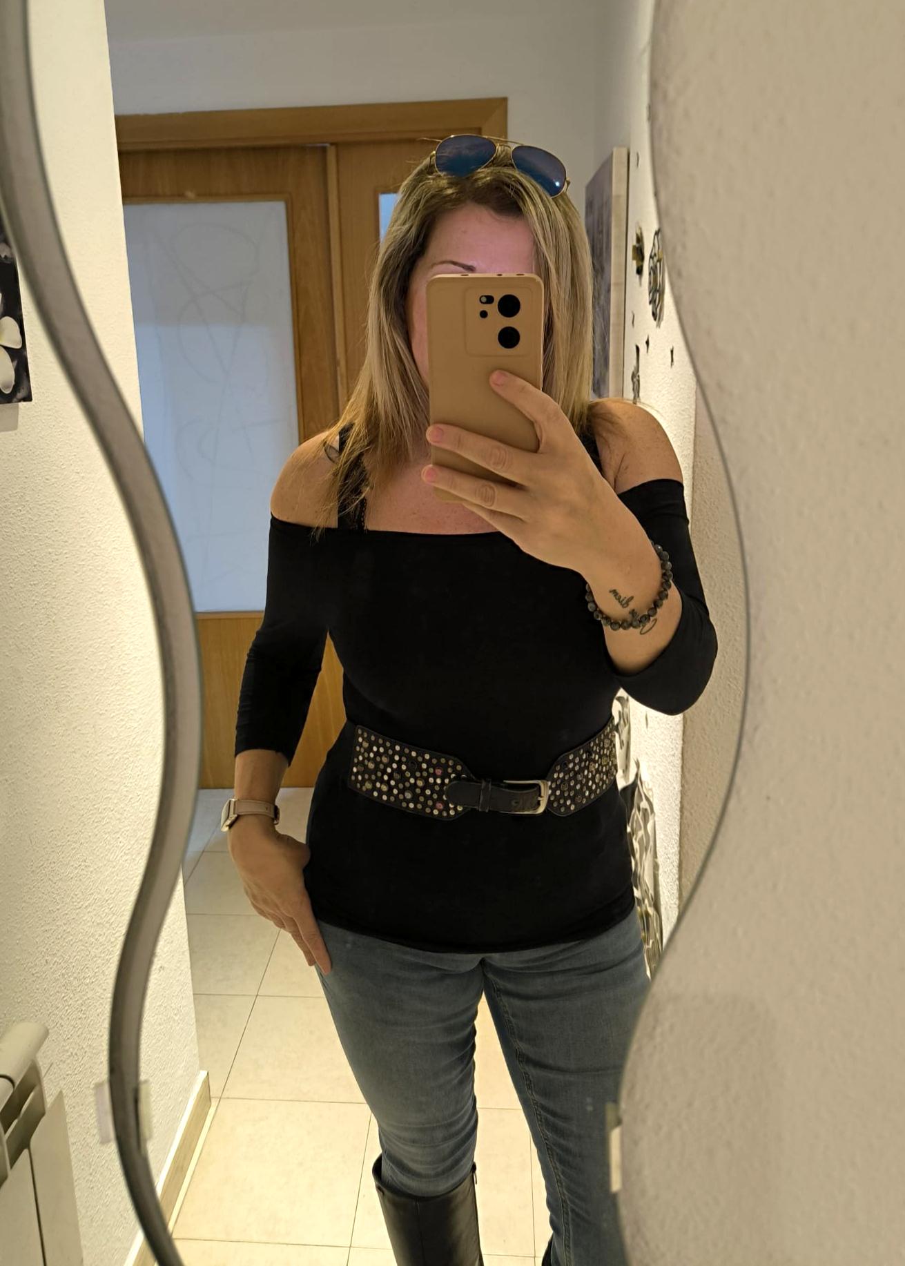 MILF TO WORK HAPPY MONDAY 49F : cougars_and_milfs_sfw