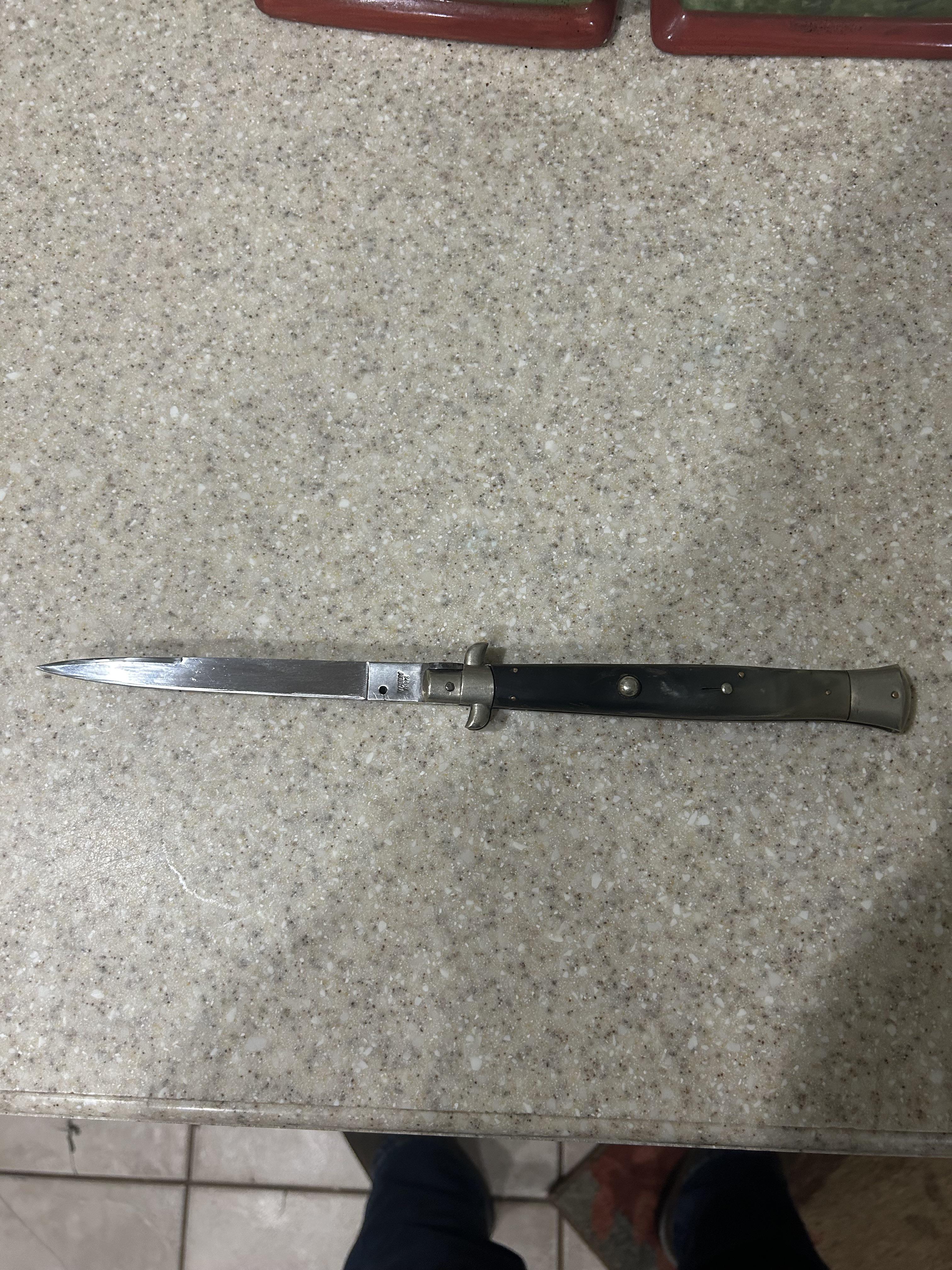 Beautiful wandy inox switchblade, blade is 6 inches r/knives