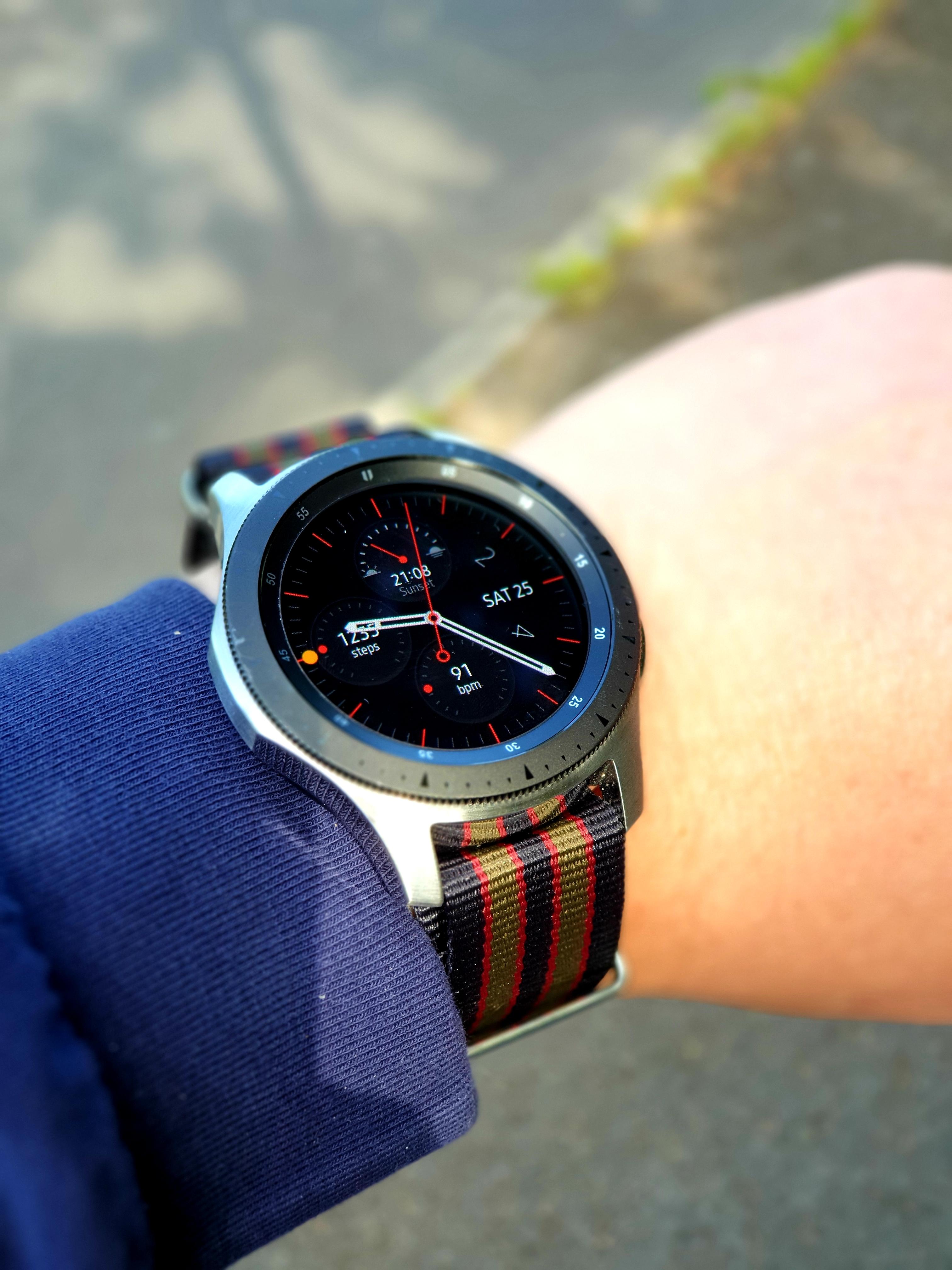 NATO strap, totally changes the look of a smartwatch r/GalaxyWatch