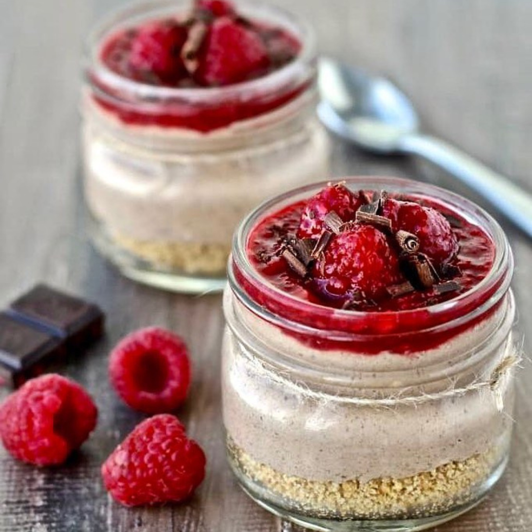 CHOCOLATE RASPBERRY NOBAKE CHEESECAKE JARS r/mytastyfood