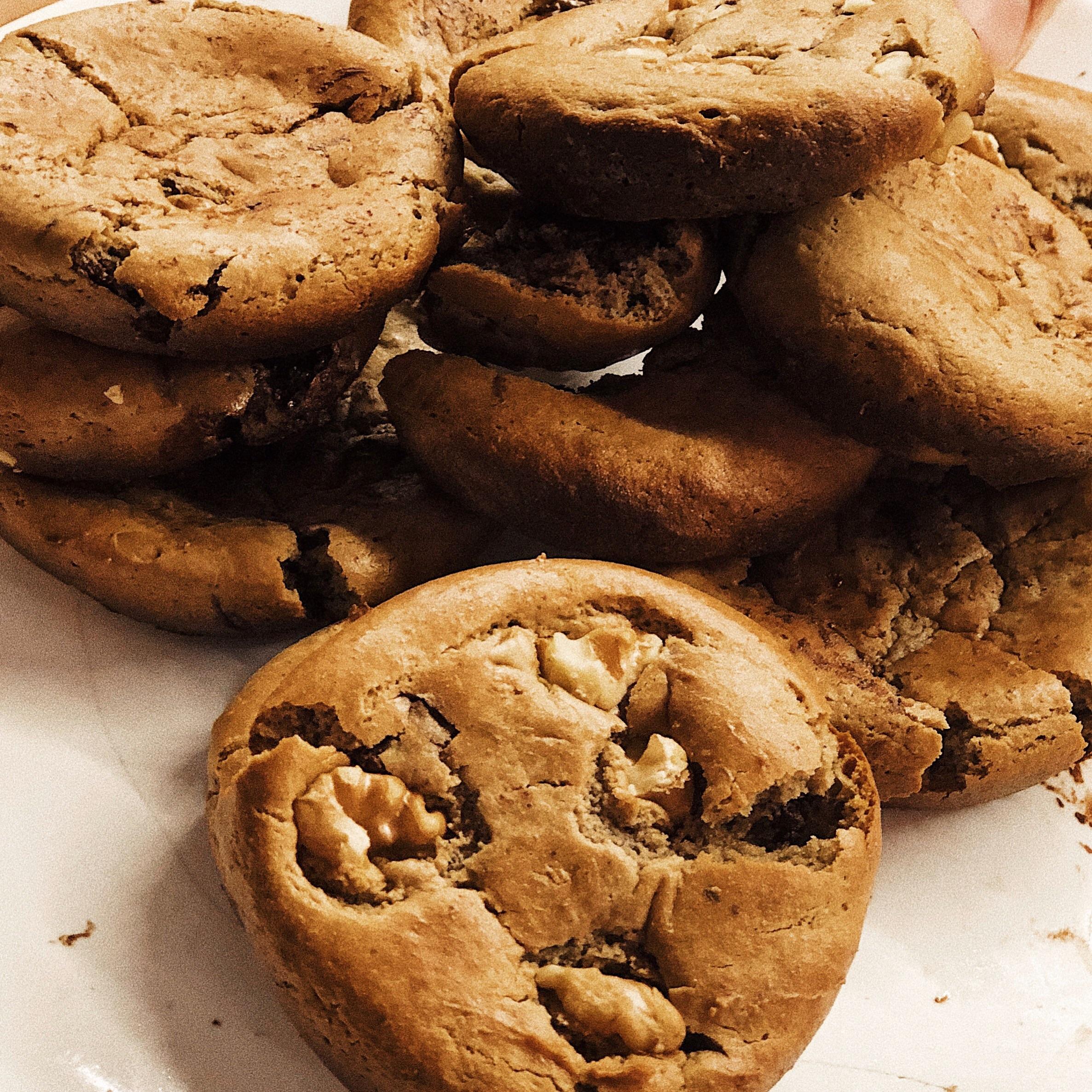 Chocolate chip, walnut, peanut butter, Keto cookies! [OC] r/DessertPorn