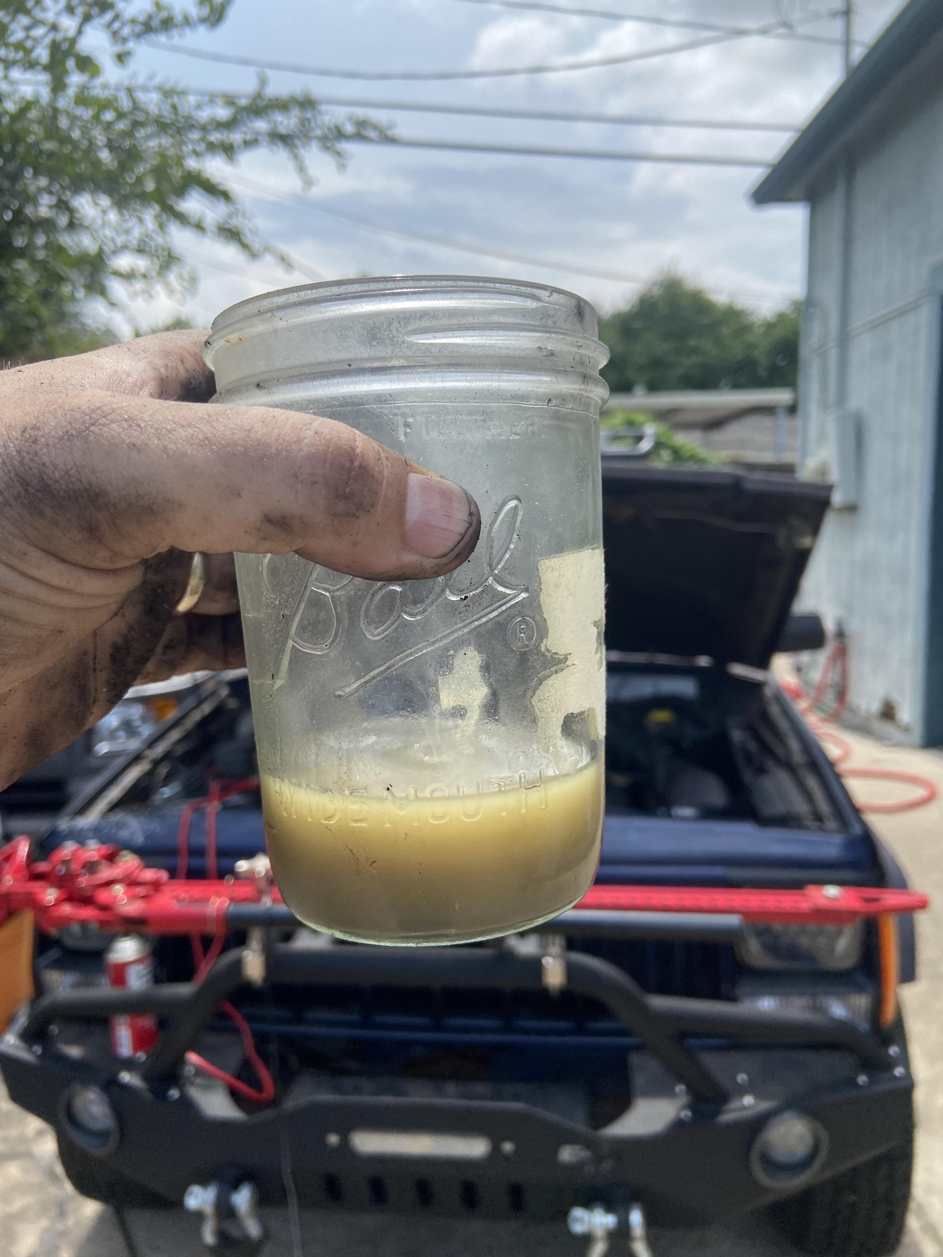 What is in the fuel tank of my 96’ : r/CherokeeXJ
