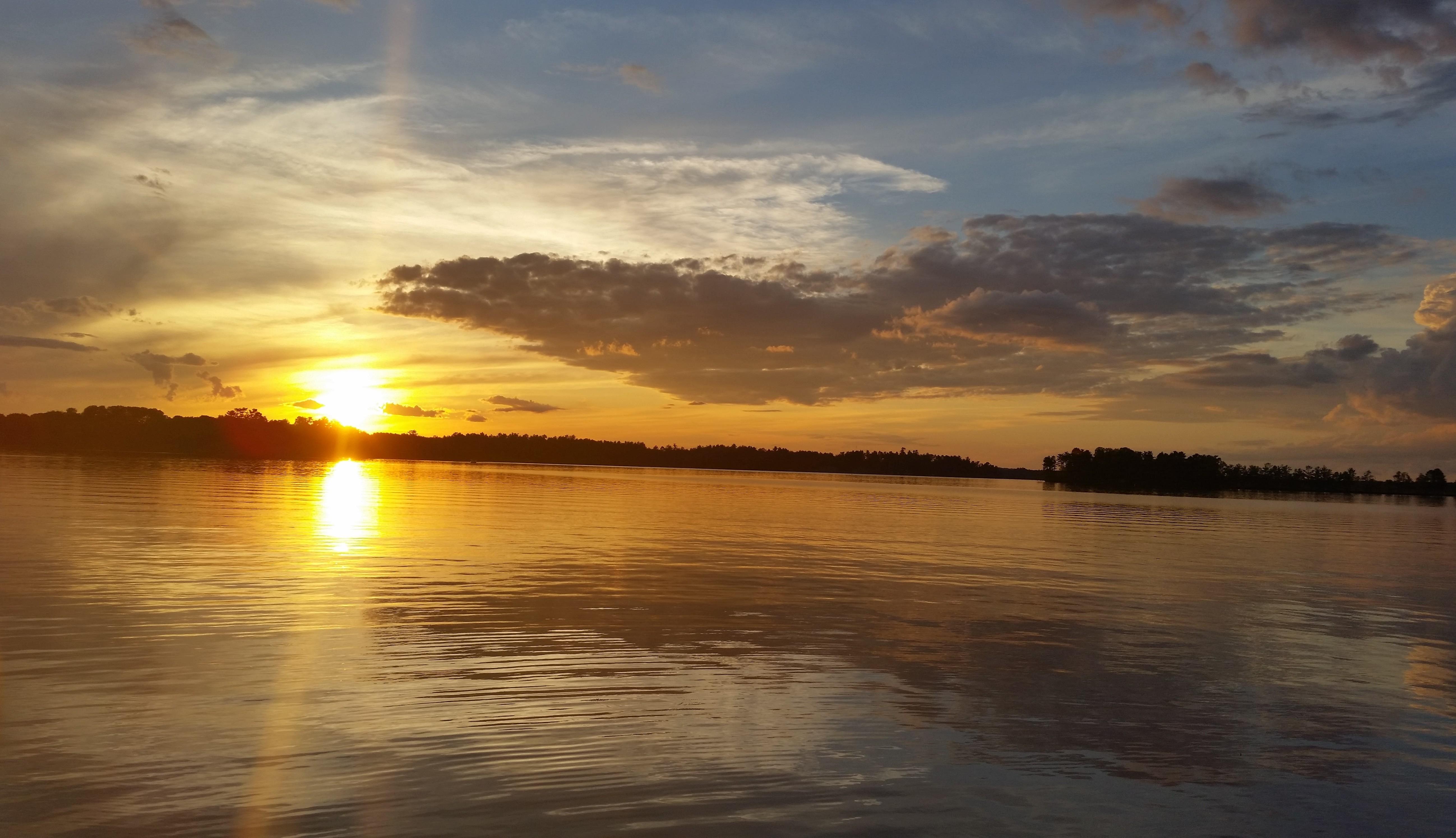 Sunset over Pleasant Lake, MN [OC] [5194x2988] r/SkyPorn