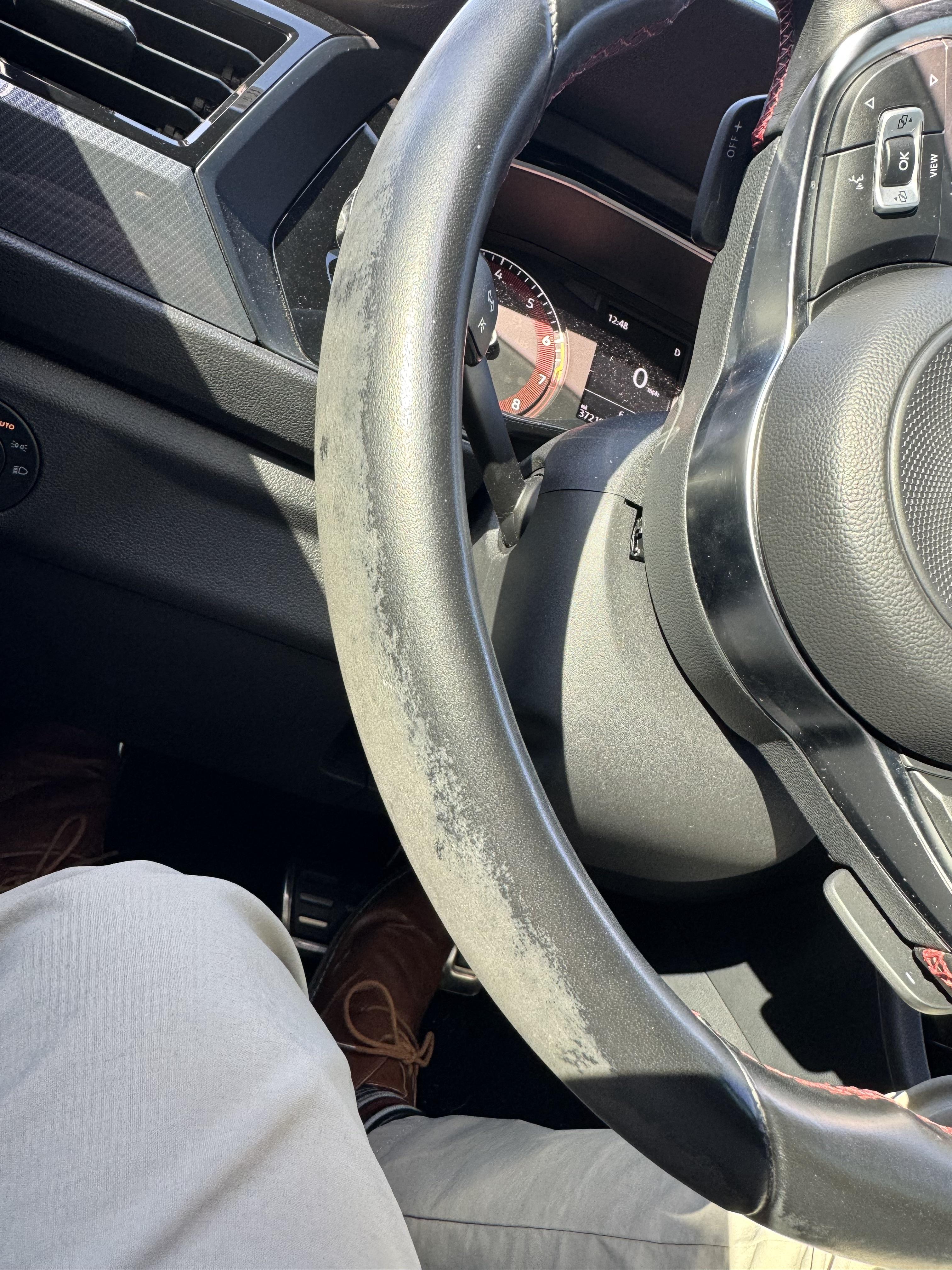 Top layer of my steering wheel is worn down / rubbing off r/Detailing
