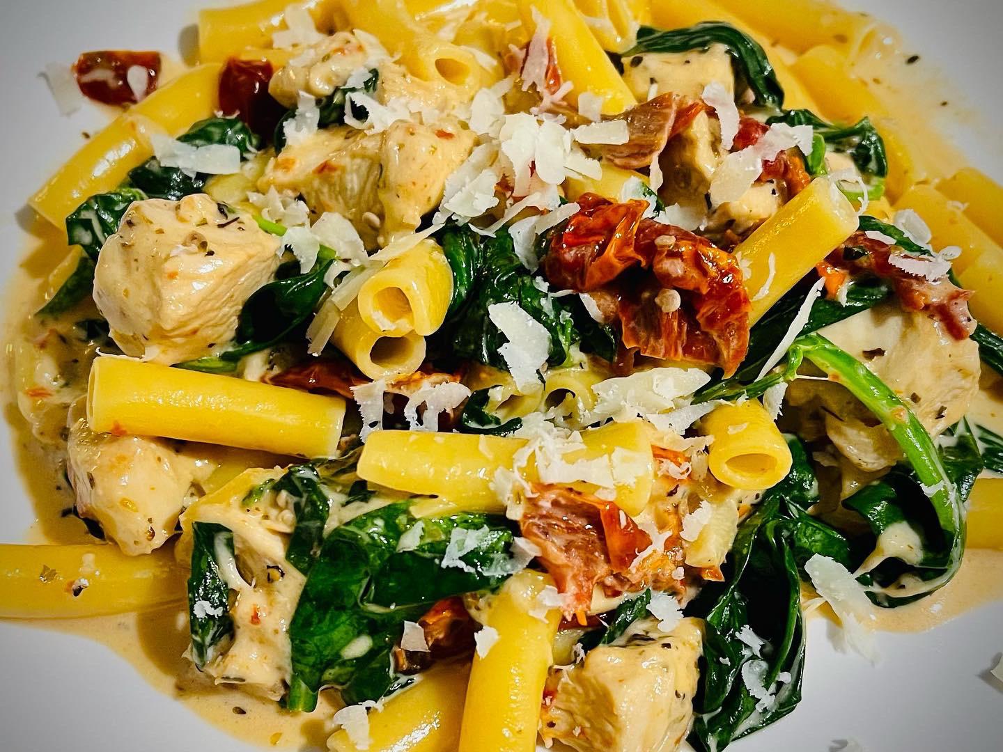 Sun Dried Tomato Chicken Florentine Pasta r/MealPics
