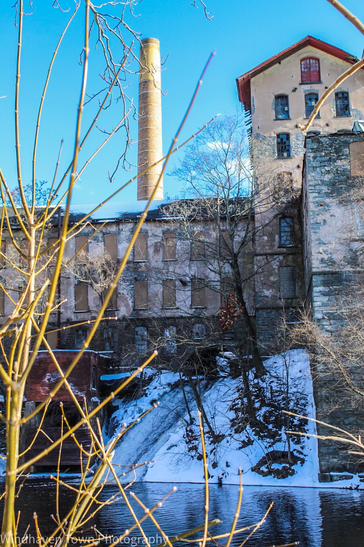Abandoned mill over the Hockanum River in Rockville, CT r/Connecticut