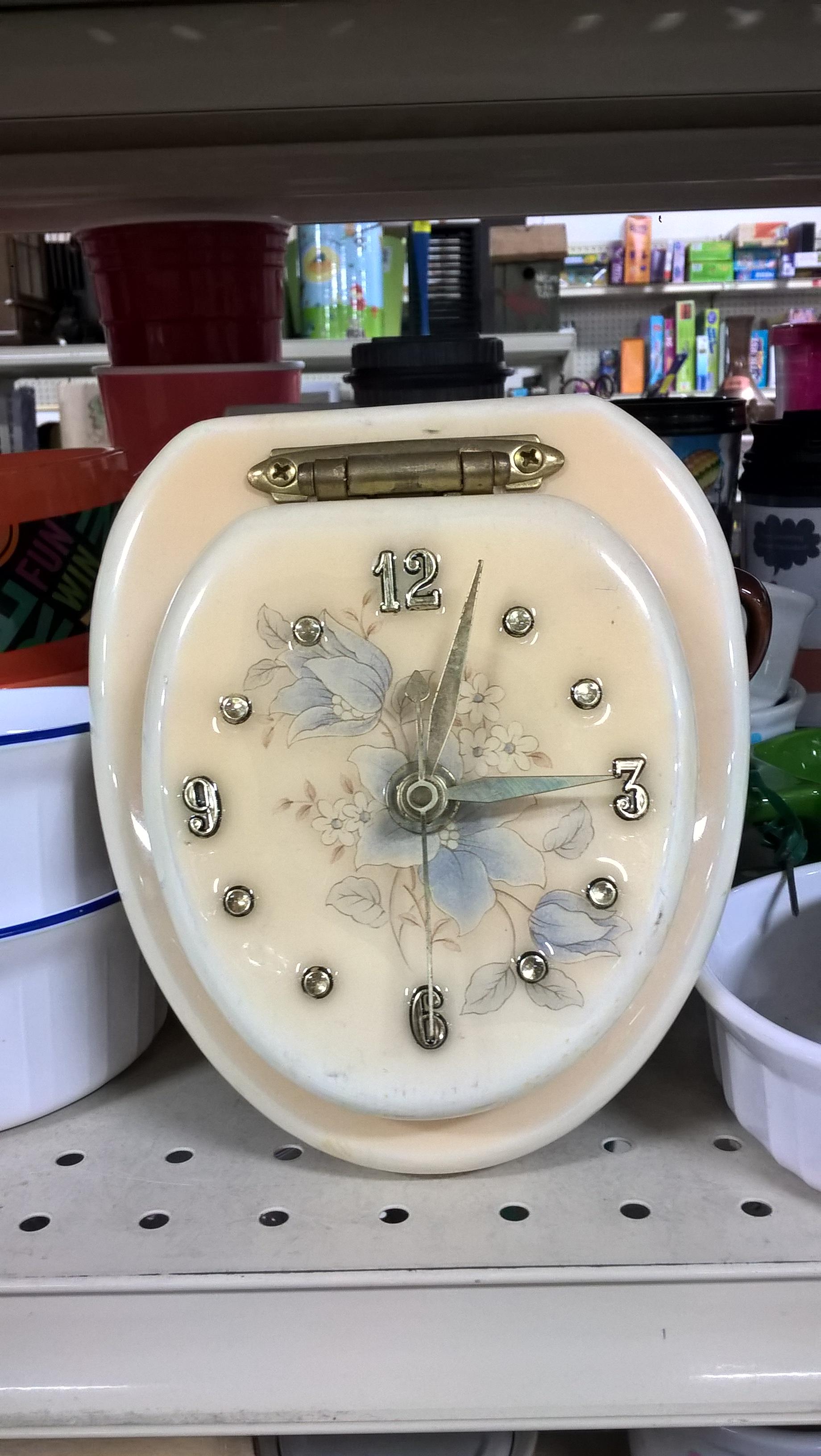 Spotted in the wild, a mini toilet seat wall clock! (???)Fingers