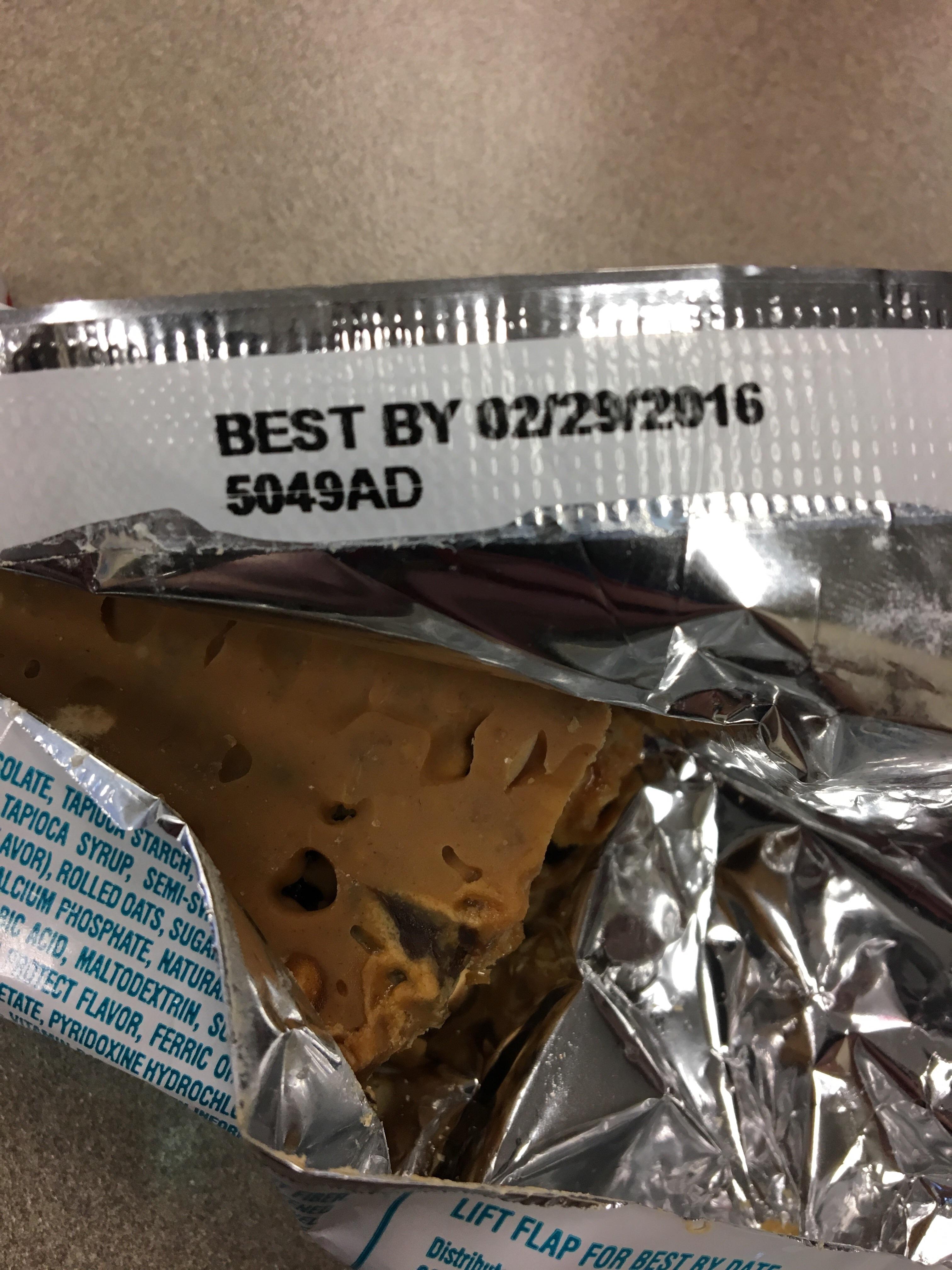 My Granola Bar kind of expired a year ago and kind of didn't. r/mildlyinteresting