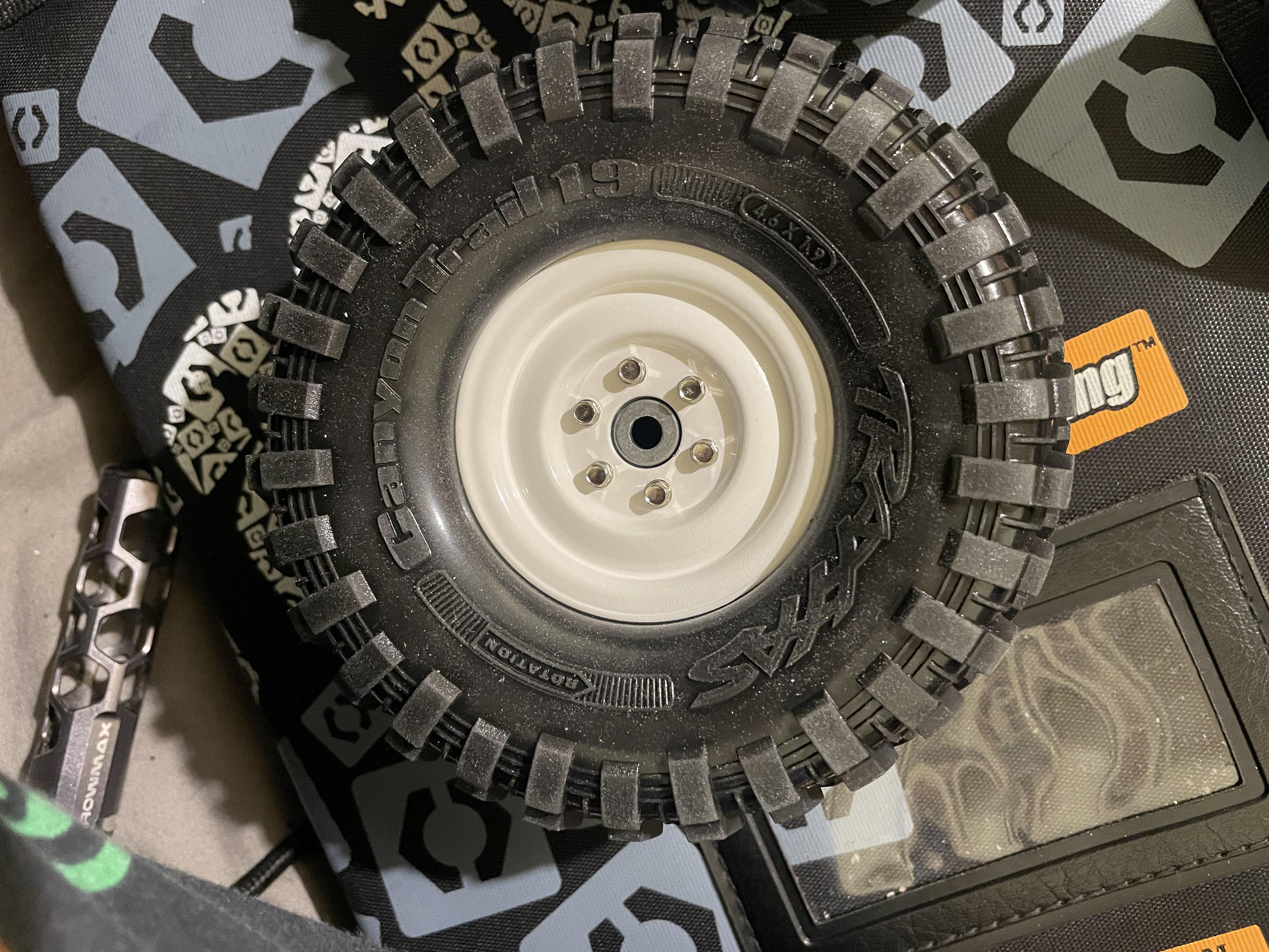 This is a set of relatively cheap gmade metal beadlocks, but they don’t