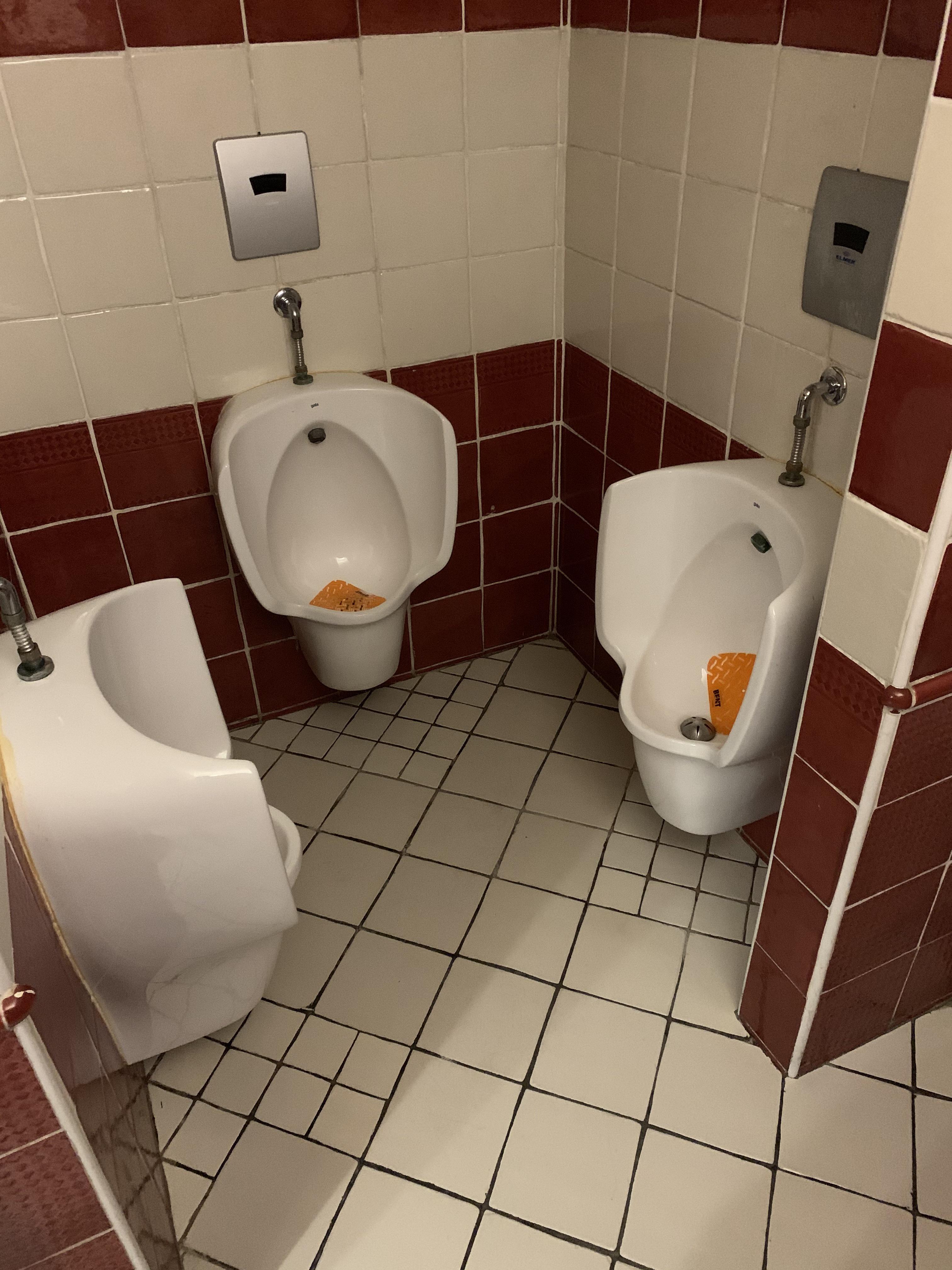 Public restrooms at 5am r/LiminalSpace