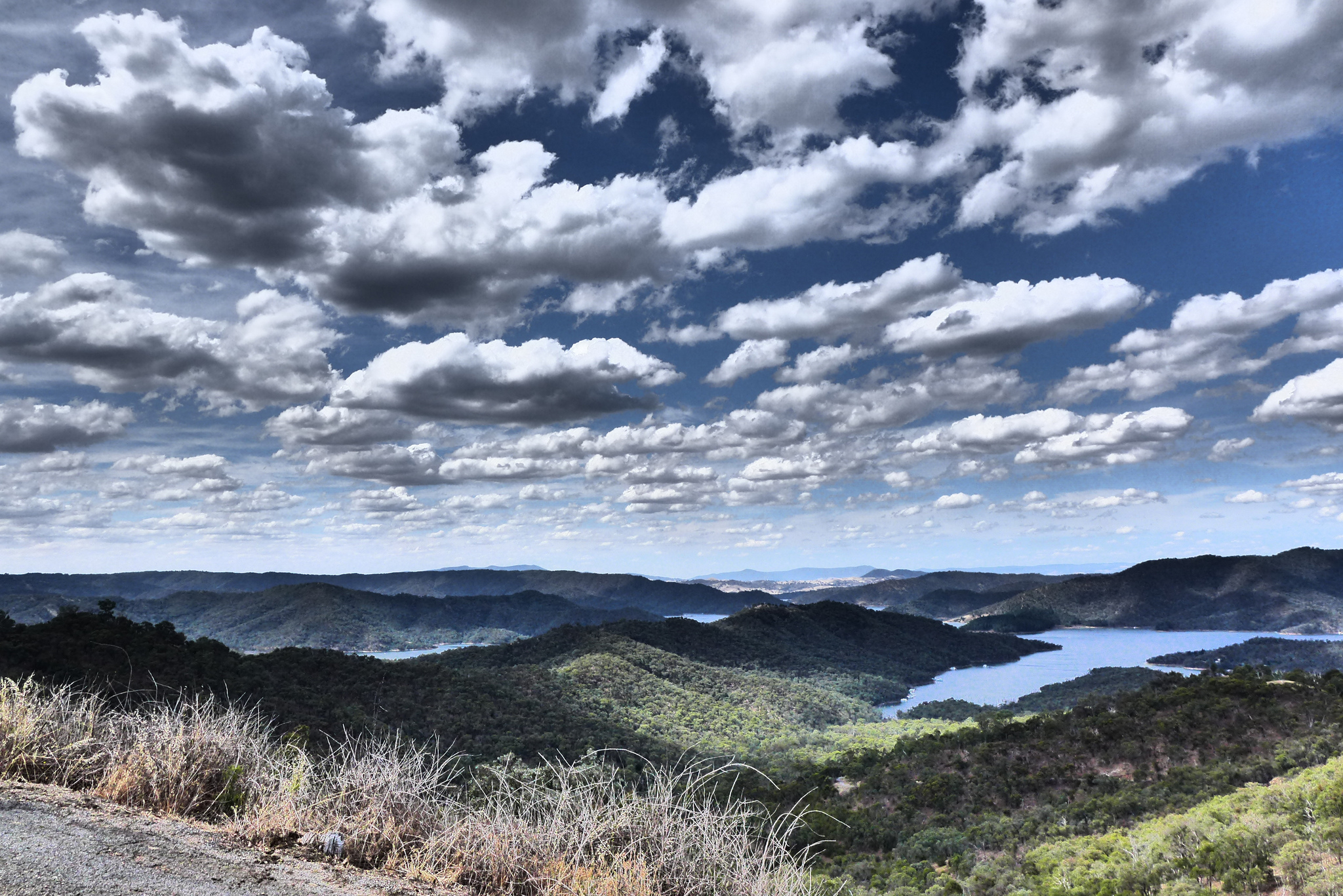 Lake Eildon, Victoria, Australia 2048x1367 r/EarthPorn