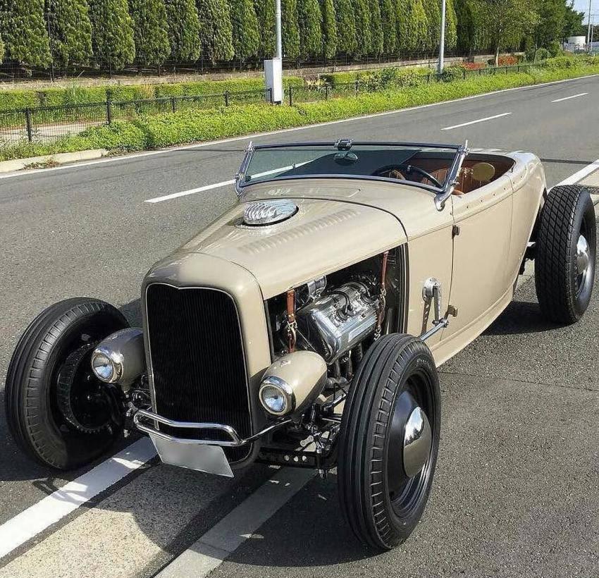 Classic American Hot Rod. It looks Hemi Powered. r/carporn