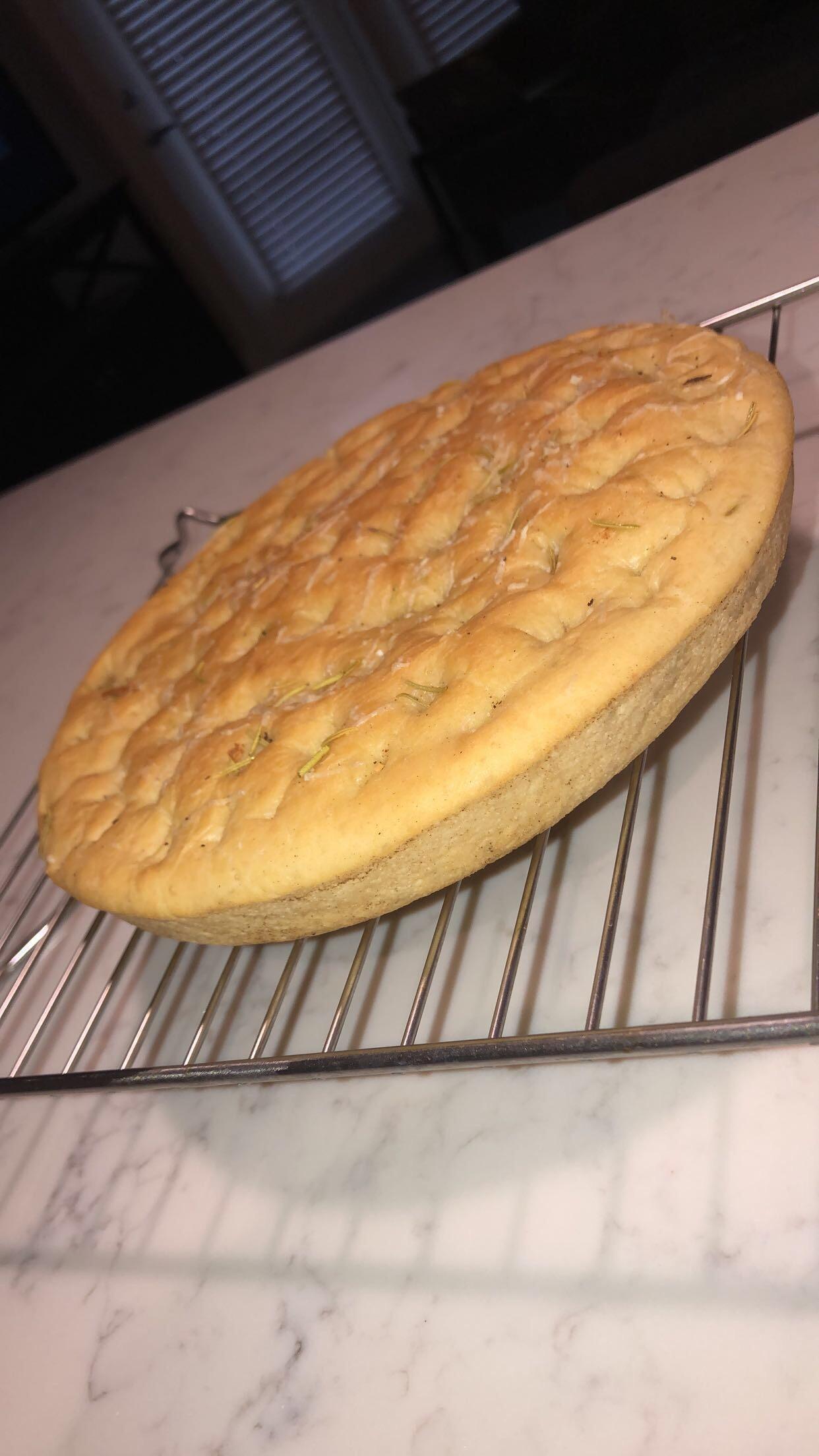 [Homemade] Rosemary Focaccia in a cast iron skillet! r/Breadit