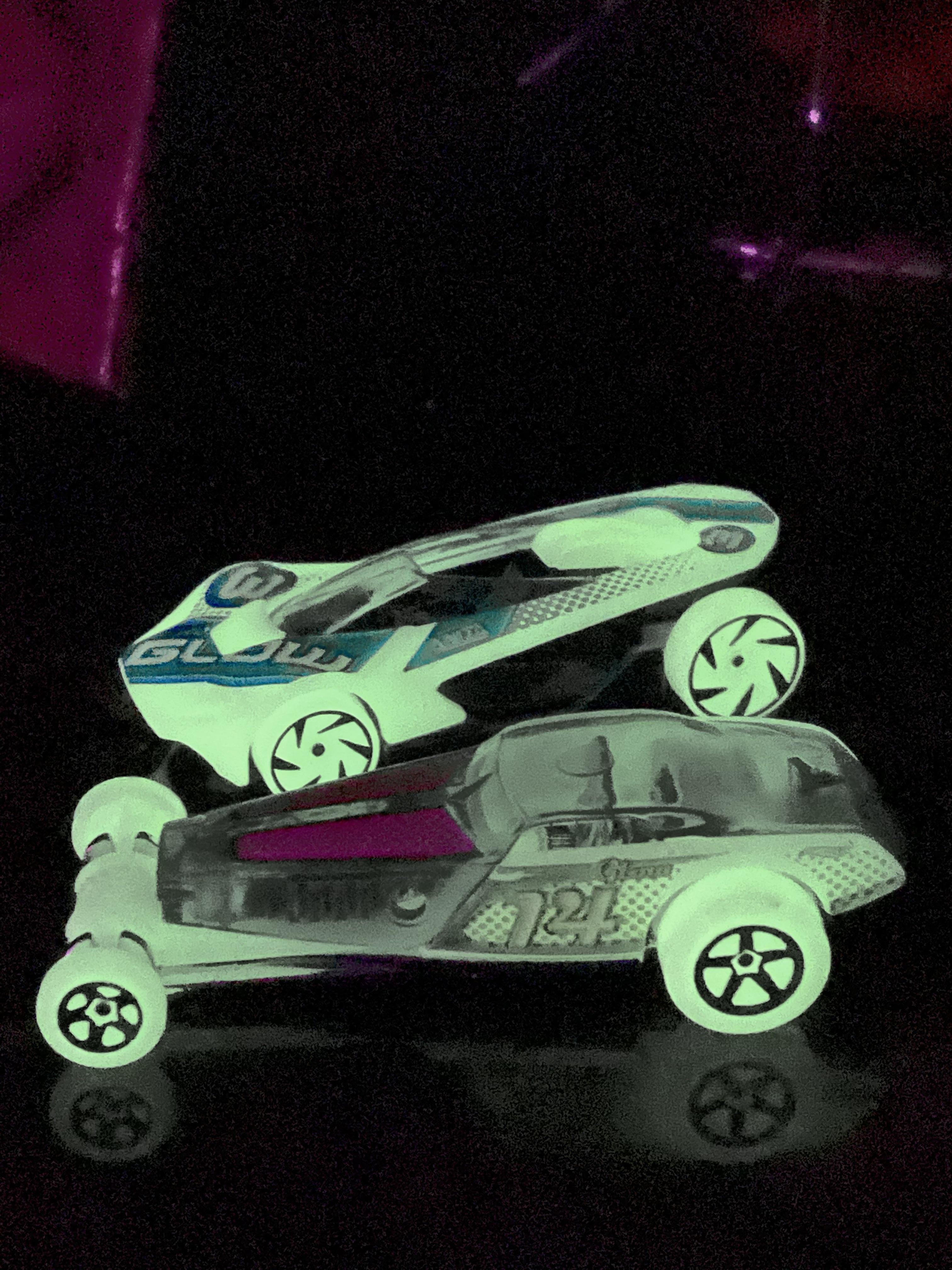 These glow in the dark series Hot Wheels rock! Gotta get some more