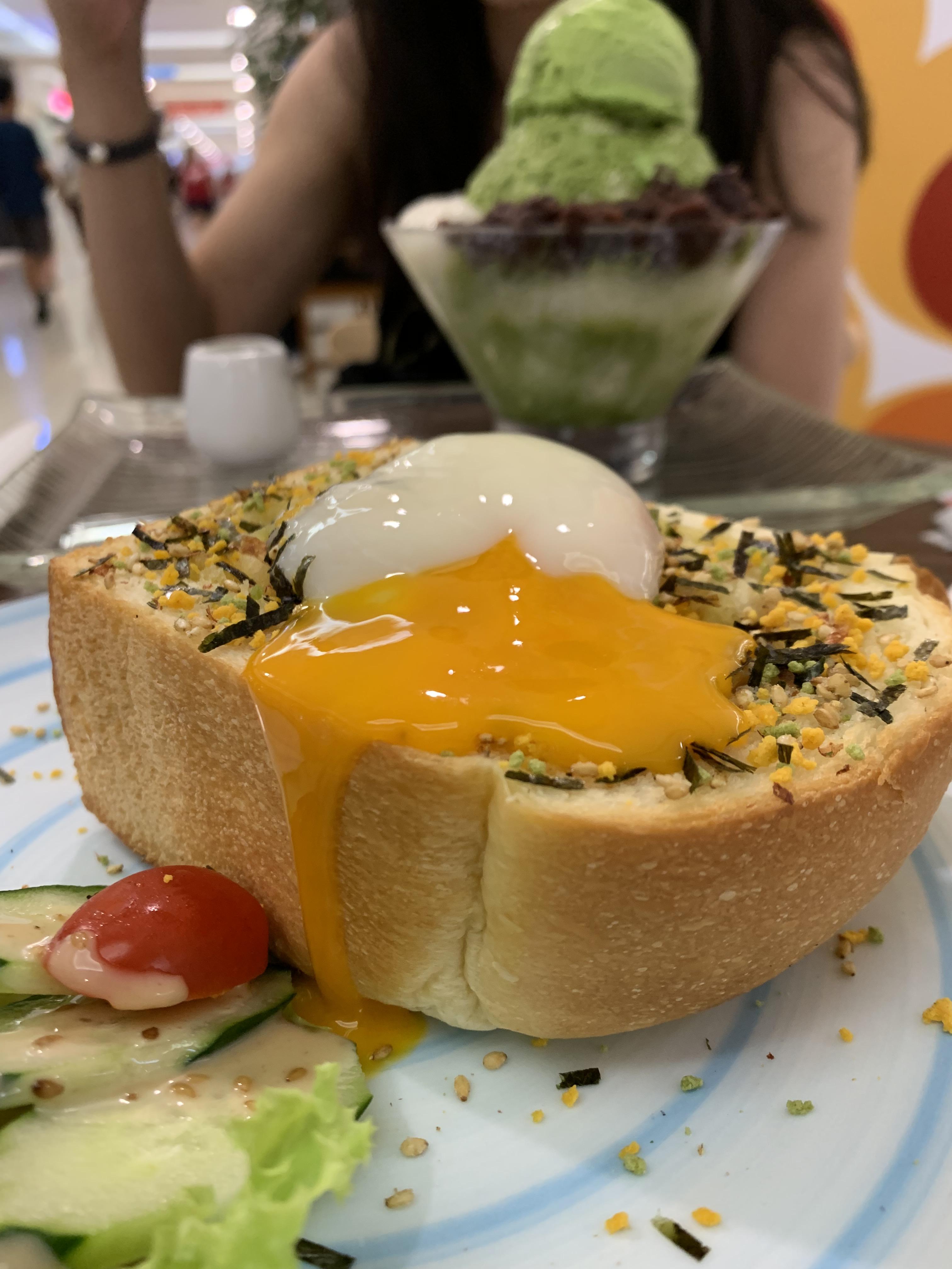 Onsen egg on fluffy Japanese toast r/PutAnEggOnIt