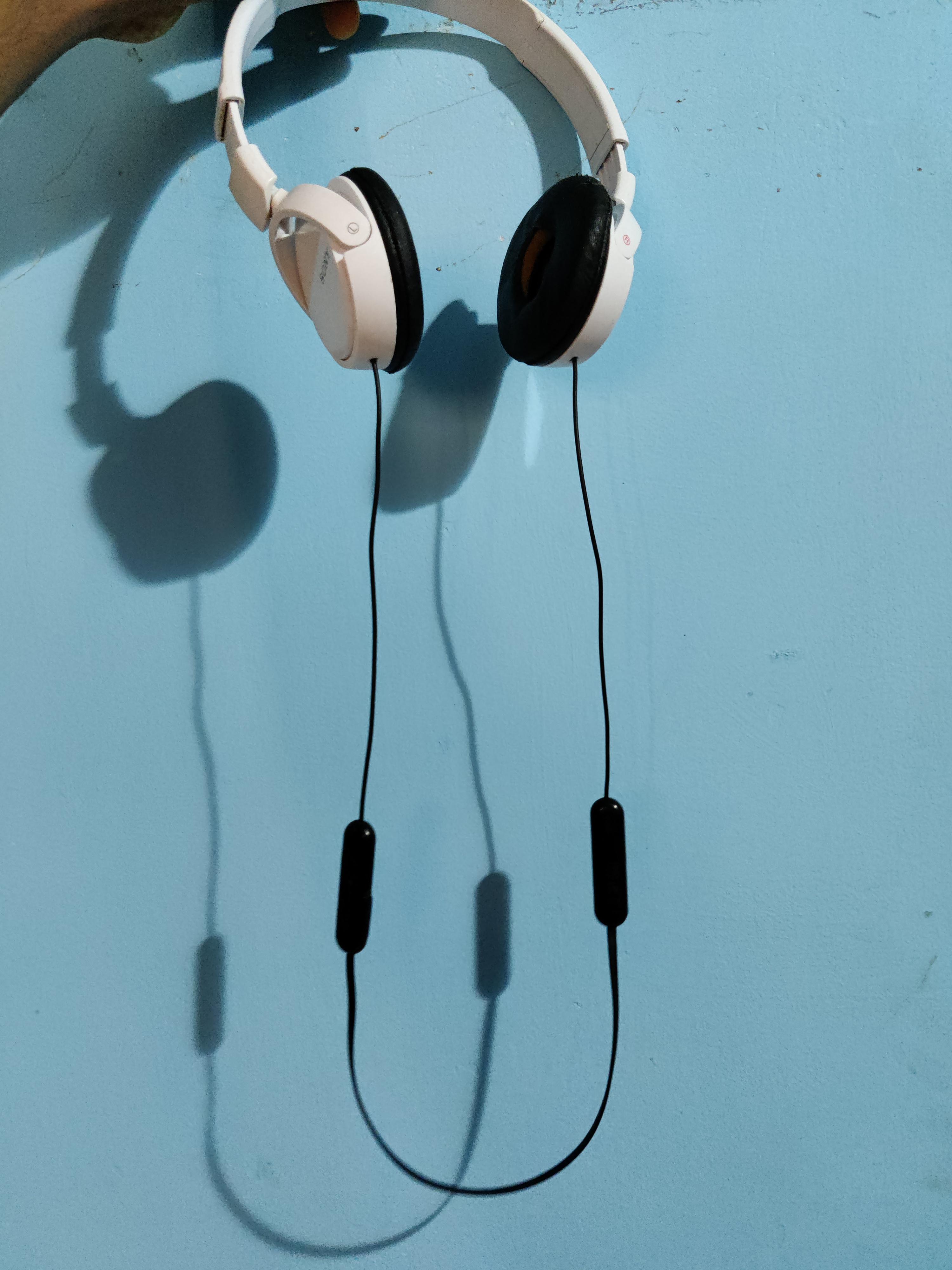 3.5mm jack of my headphone broke and wireless earphone's speaker went