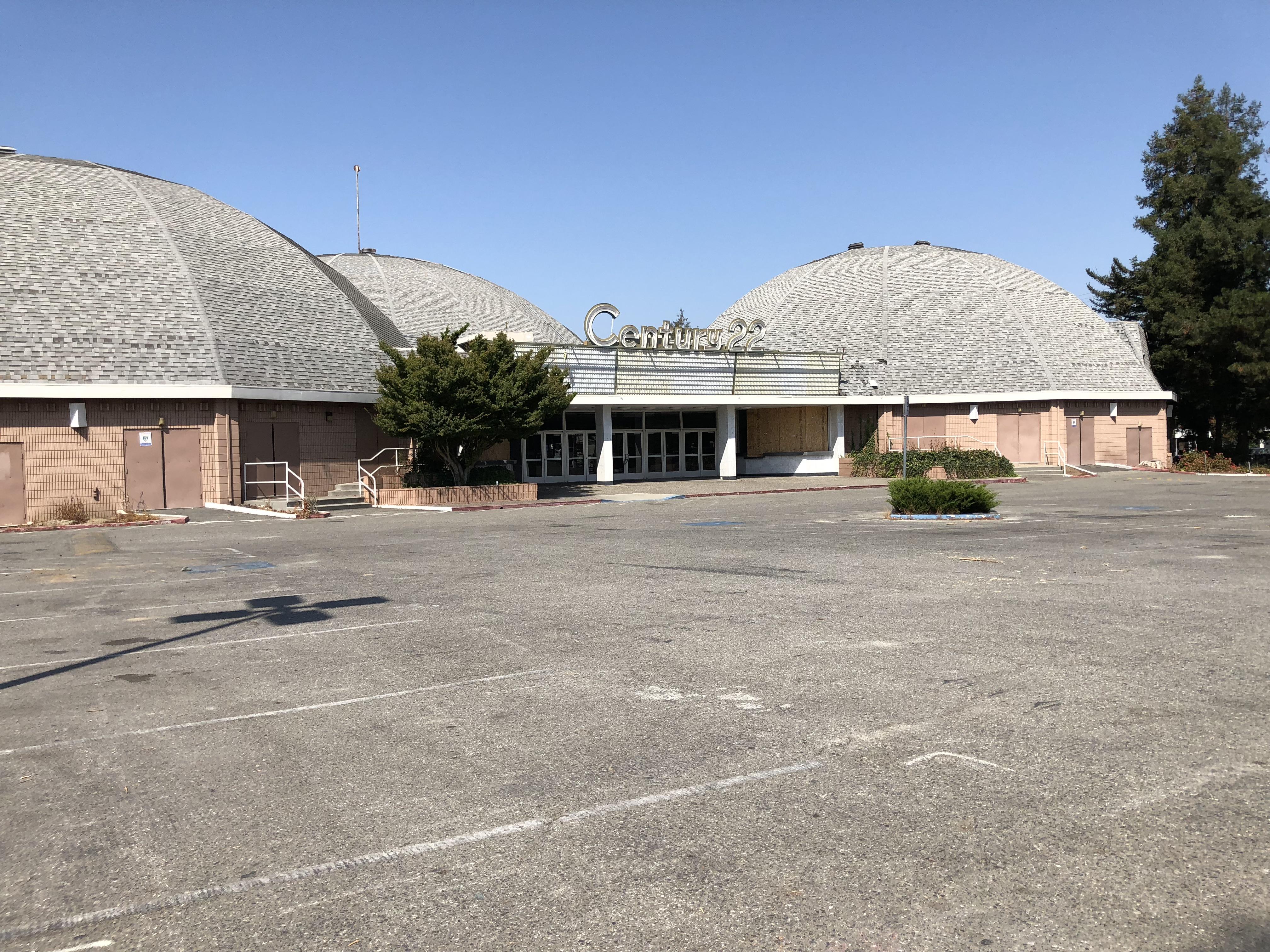 Abandoned movie theater. (San Jose, CA) [4032x3024] AbandonedPorn