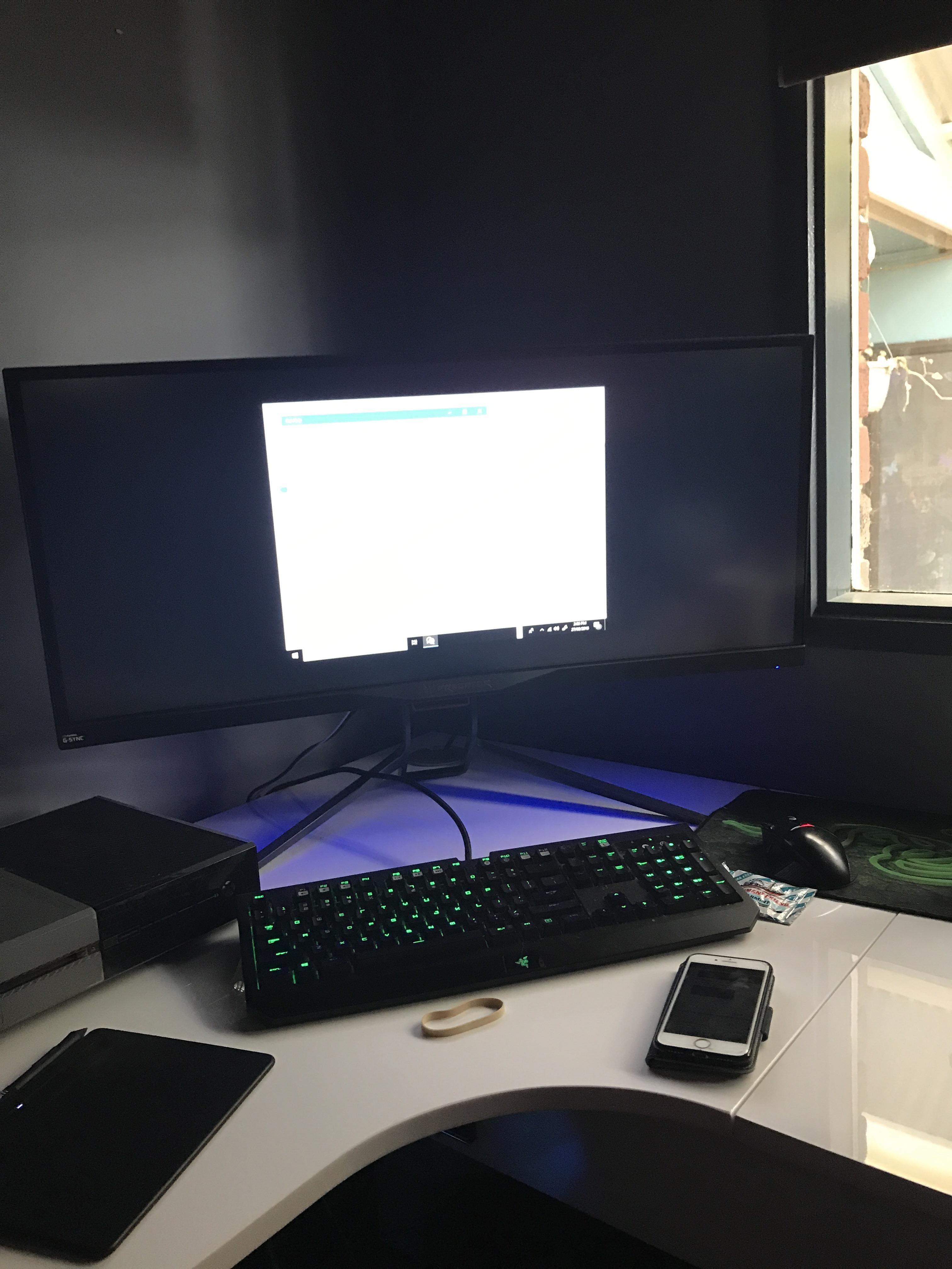 Help my computer screen won't fit my monitor
