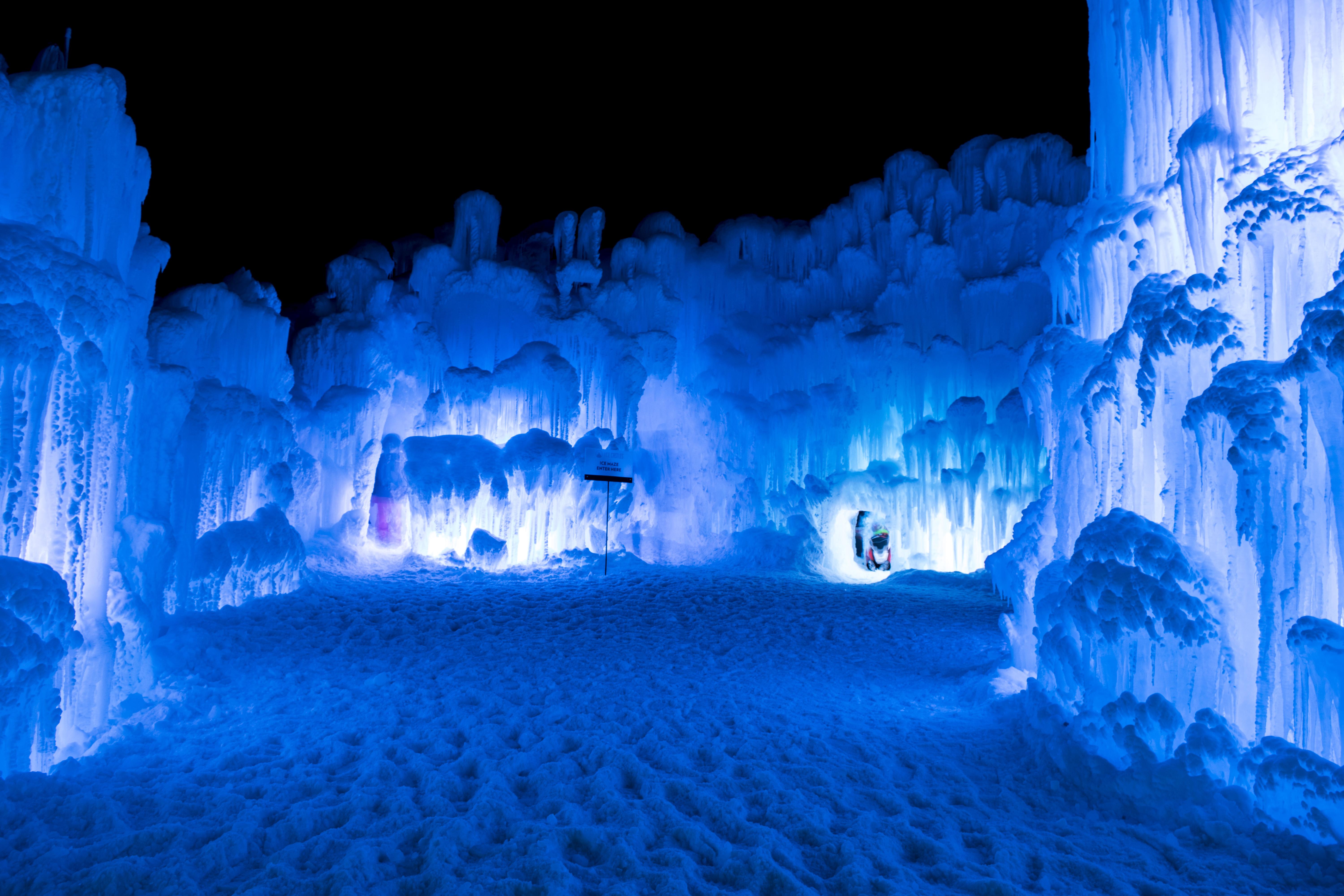Ice Castle, Stillwater, MN [OC][6000x4000] r/iceporn