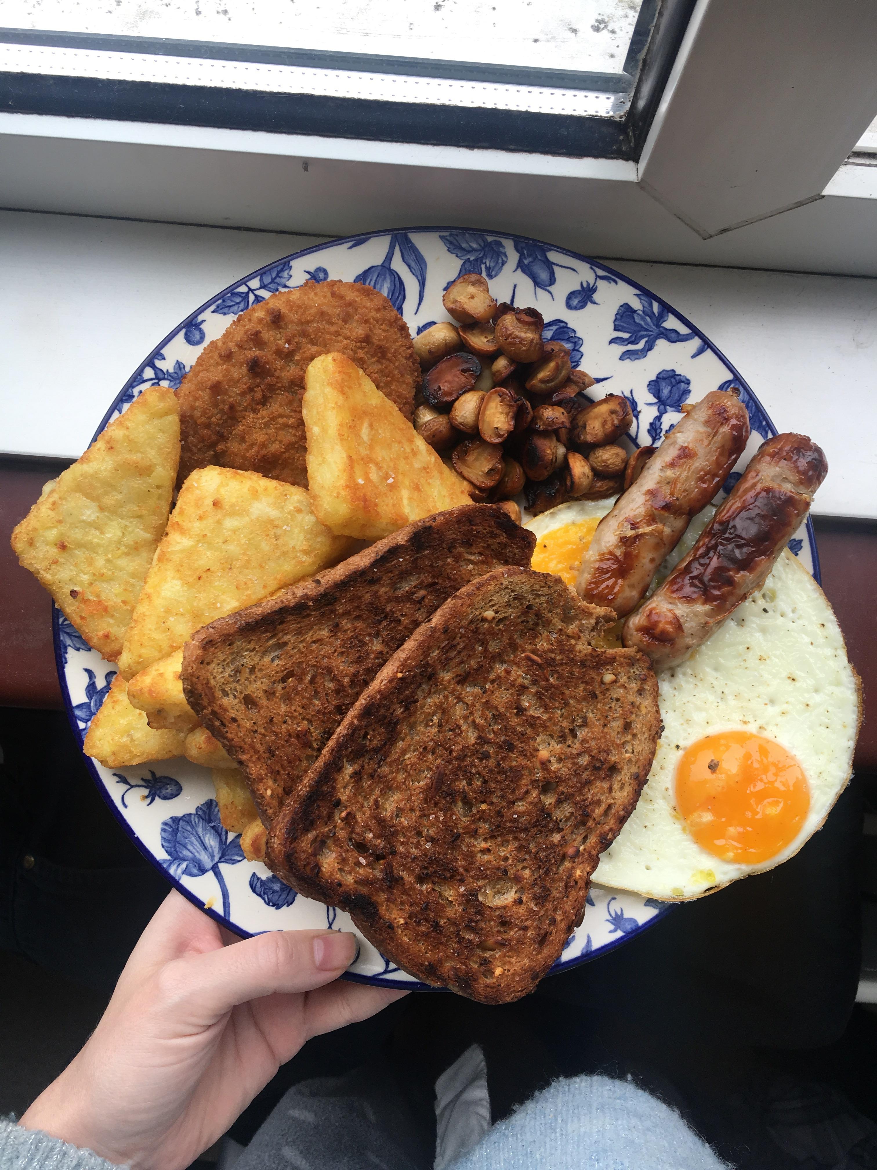 Full English breakfast Fried bread, mushrooms, eggs, hash browns
