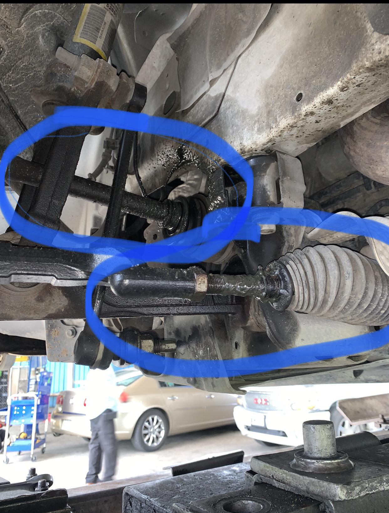 On a 2014 Chrysler 300 what exactly are all these parts called : r