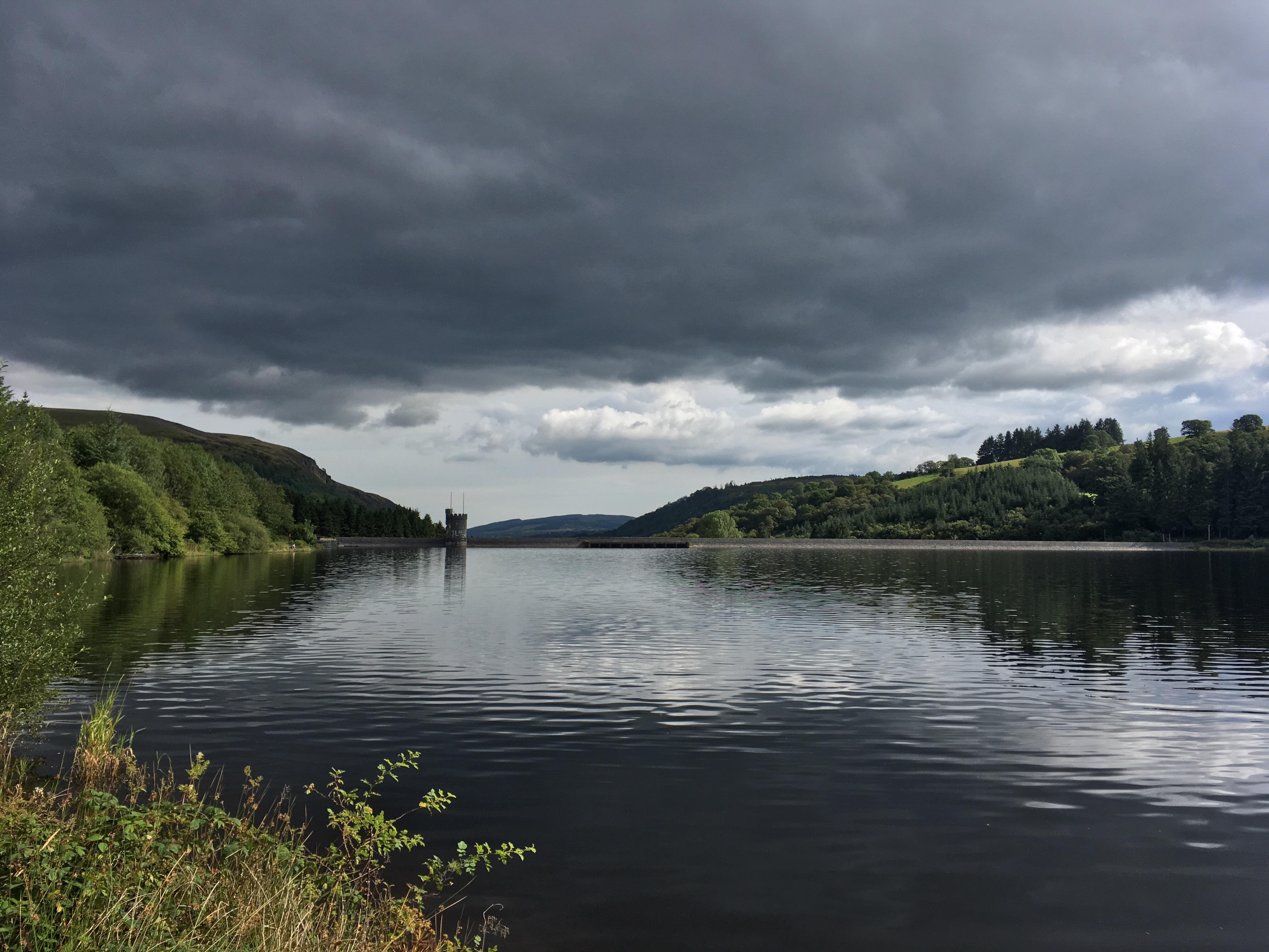 Llwynon Reservoir, Brecon Beacons, Wales. r/travel
